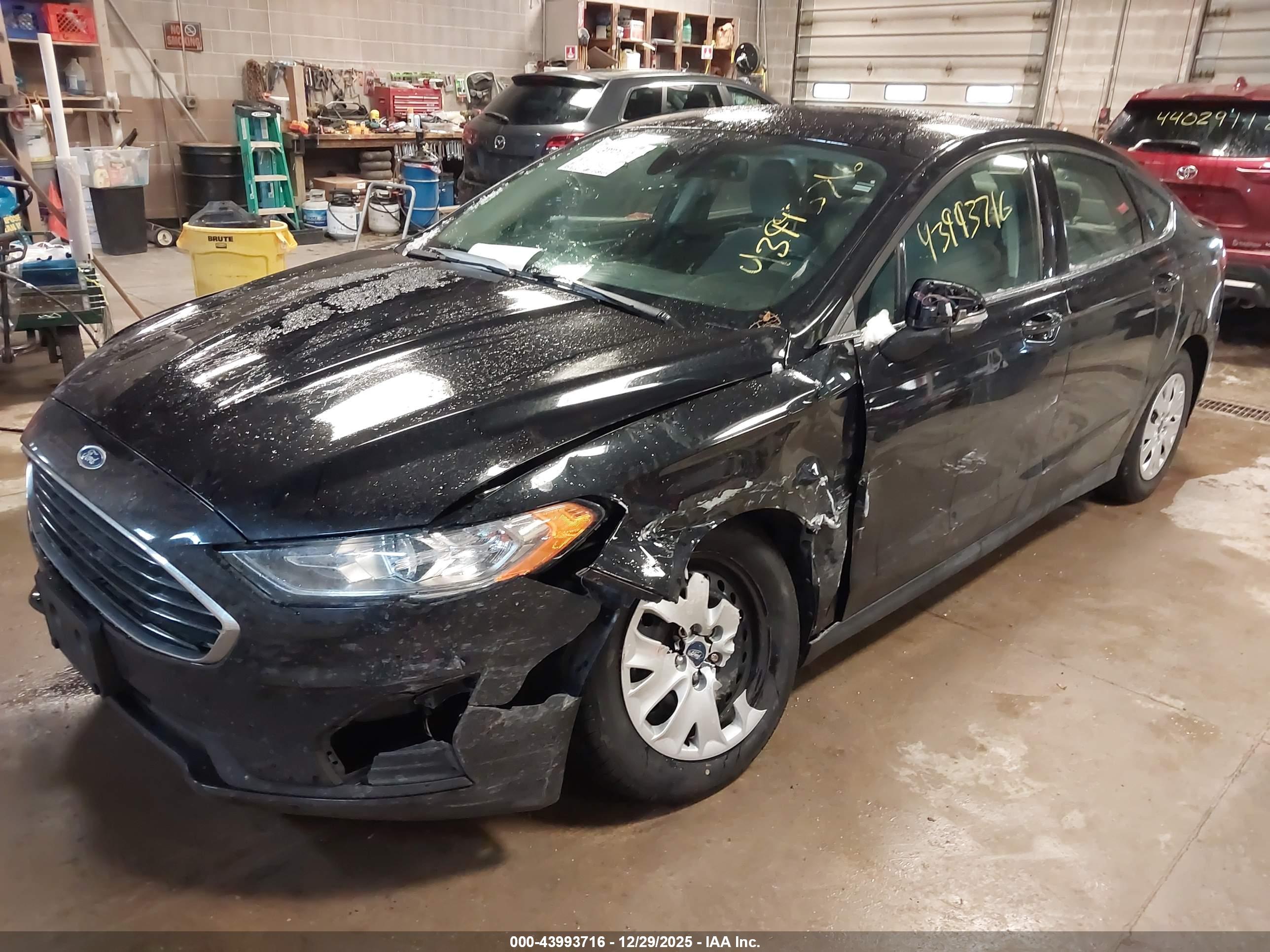 FORD FUSION image 2