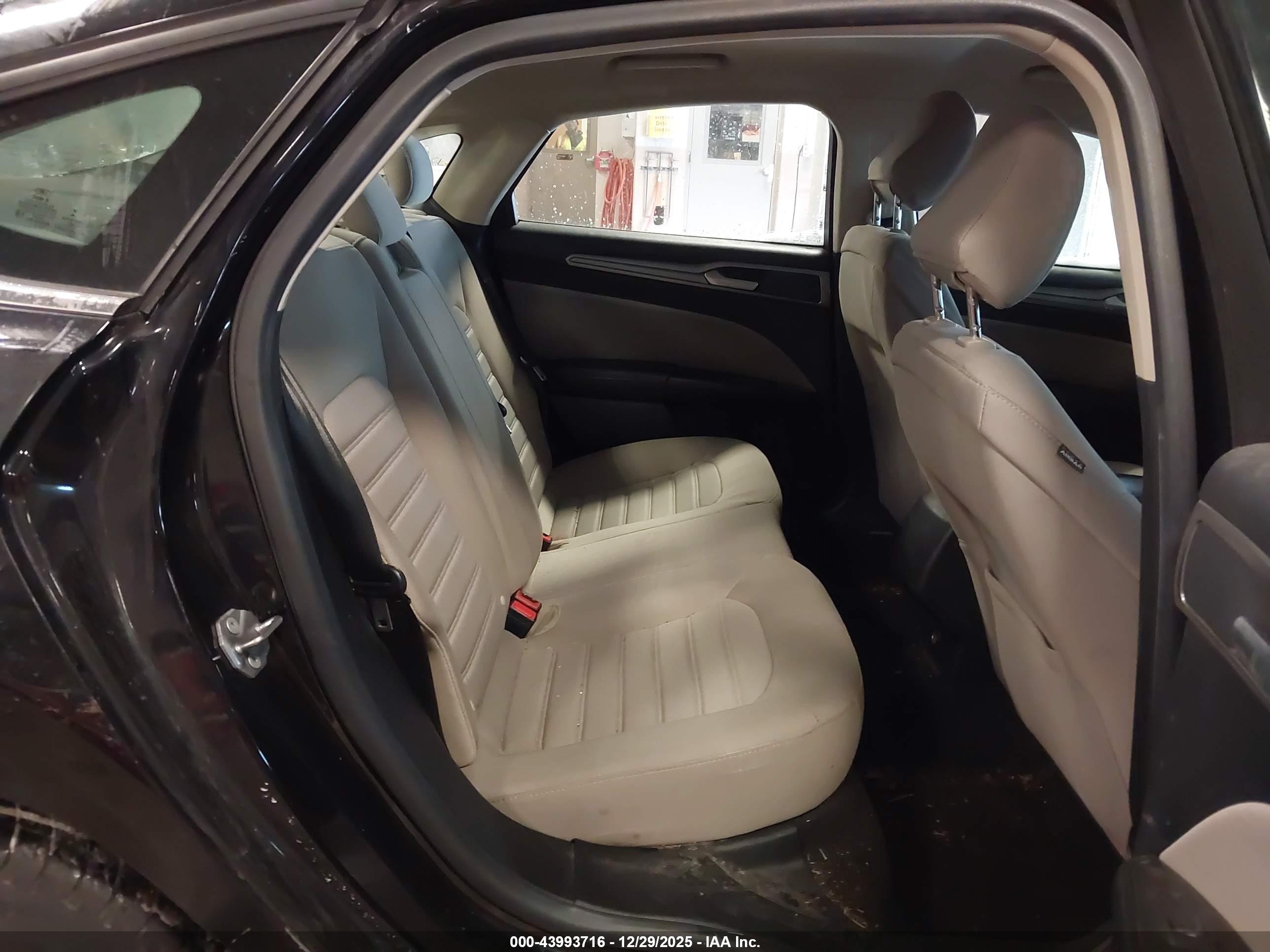 FORD FUSION image 8