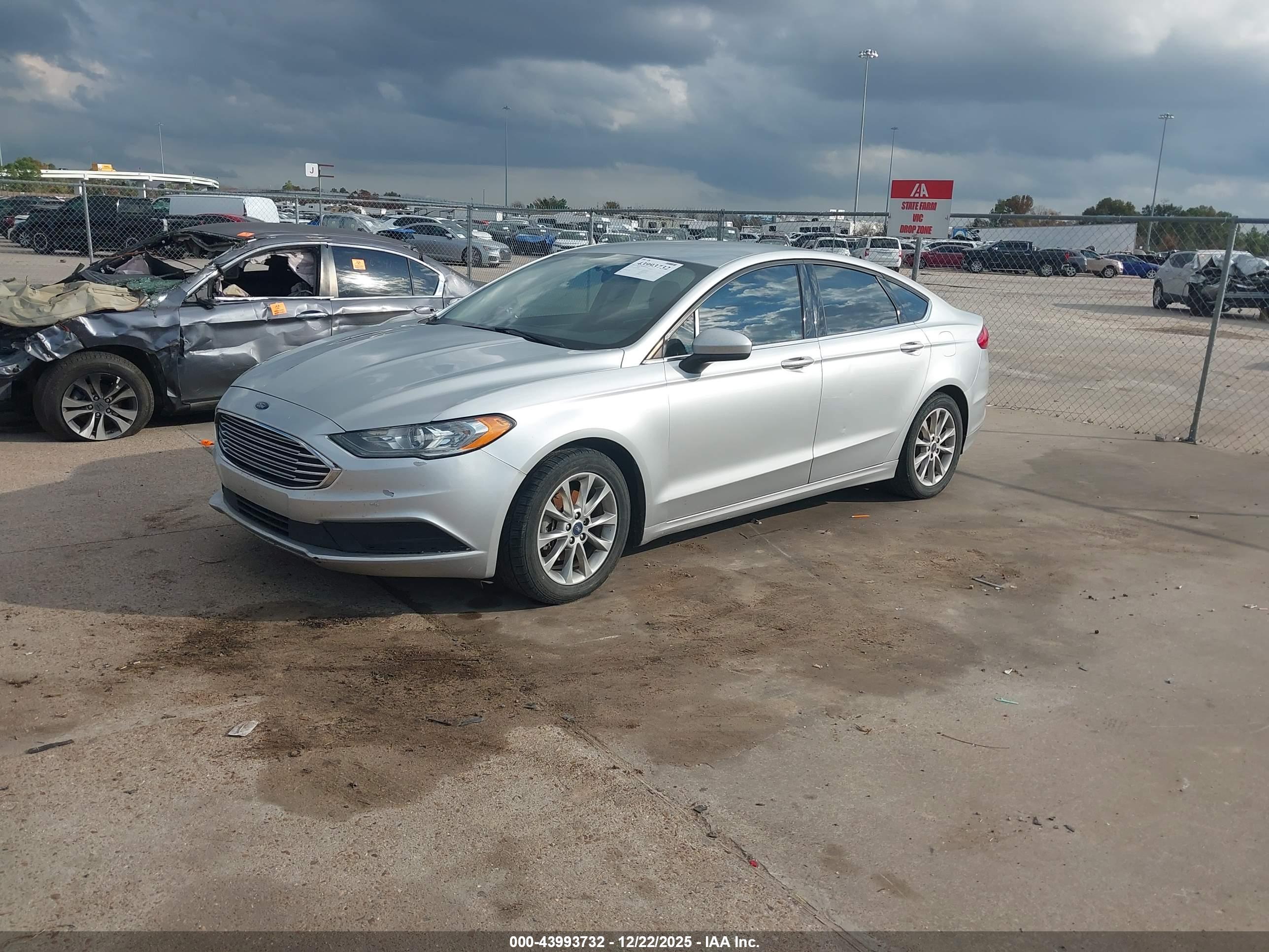 FORD FUSION image 2