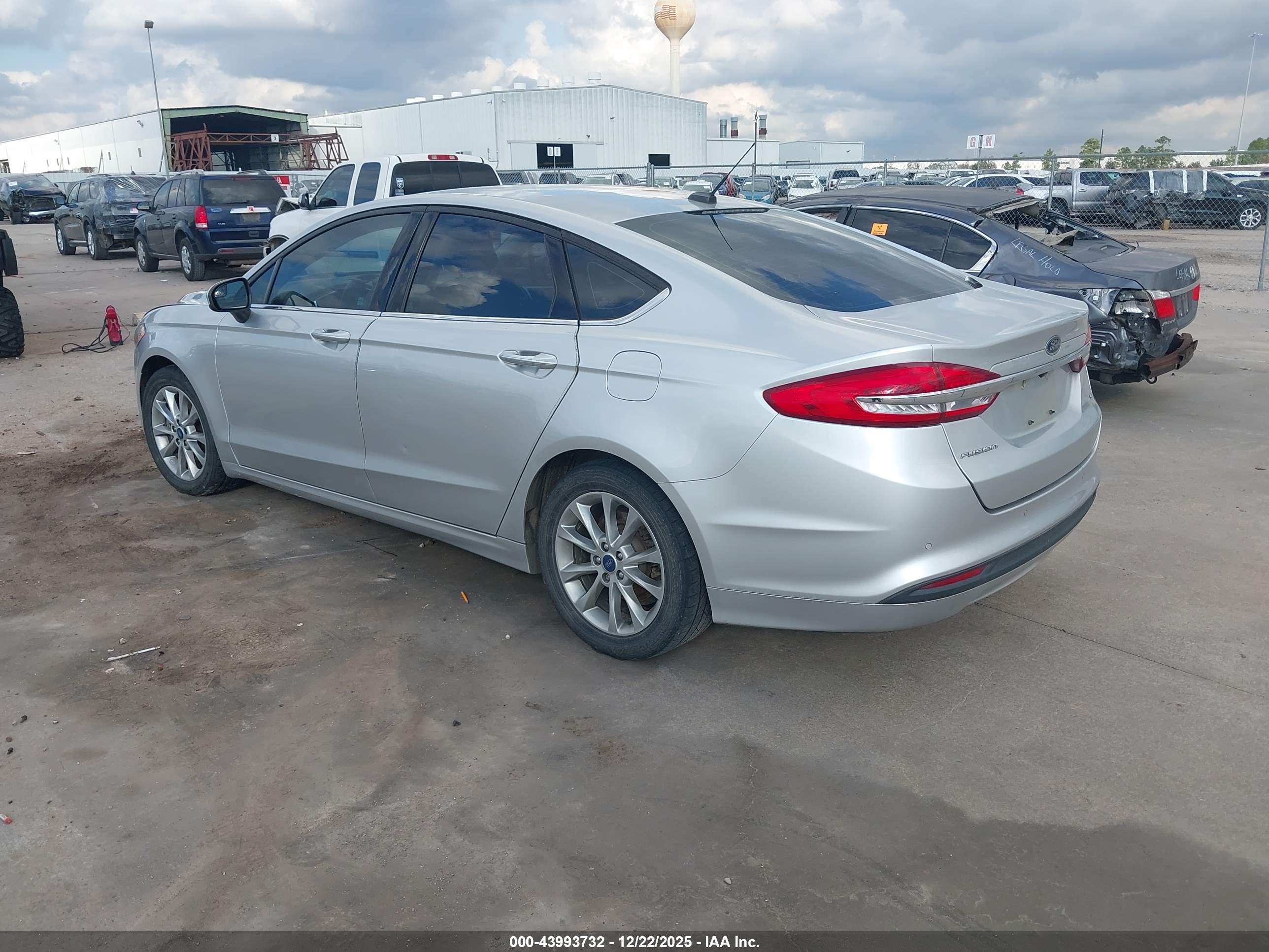 FORD FUSION image 3