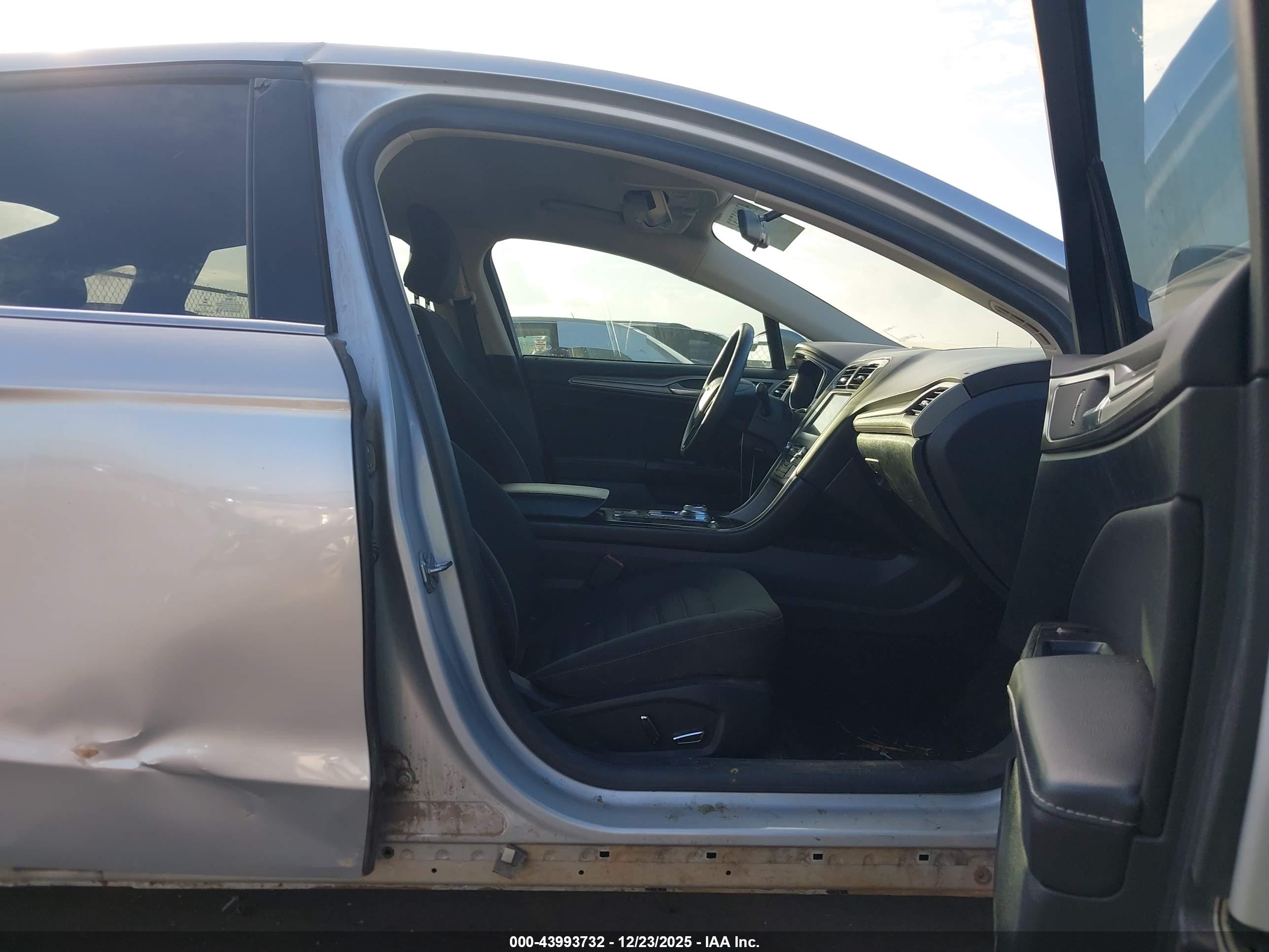 FORD FUSION image 5