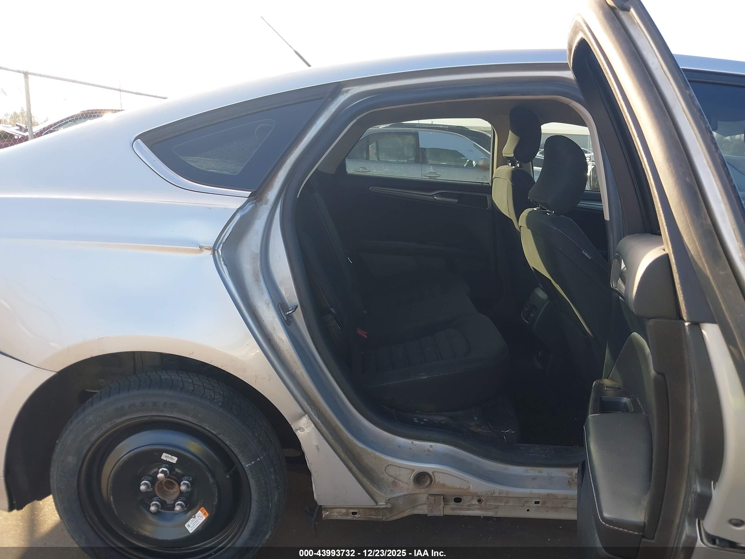FORD FUSION image 8
