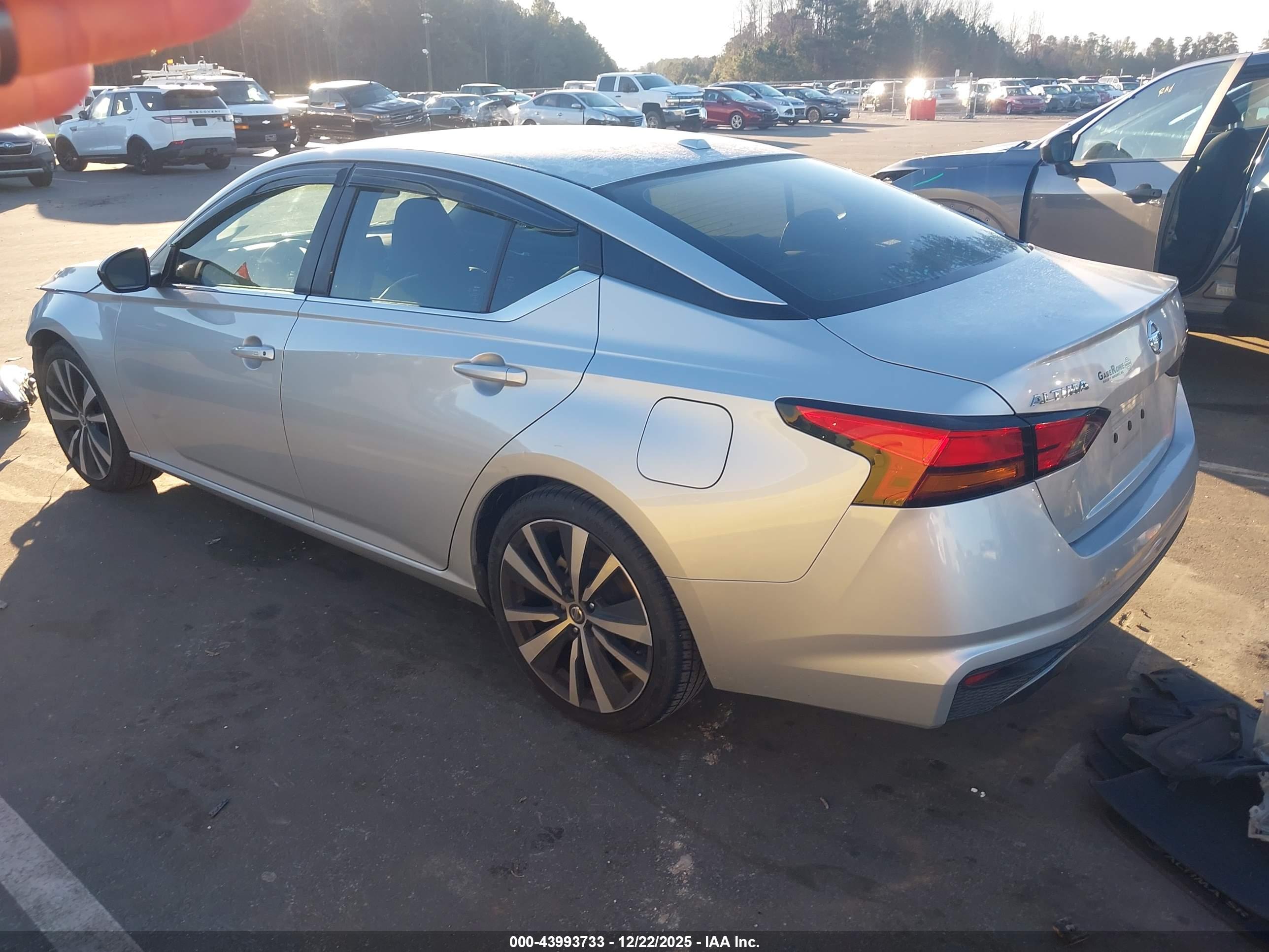 NISSAN ALTIMA image 3