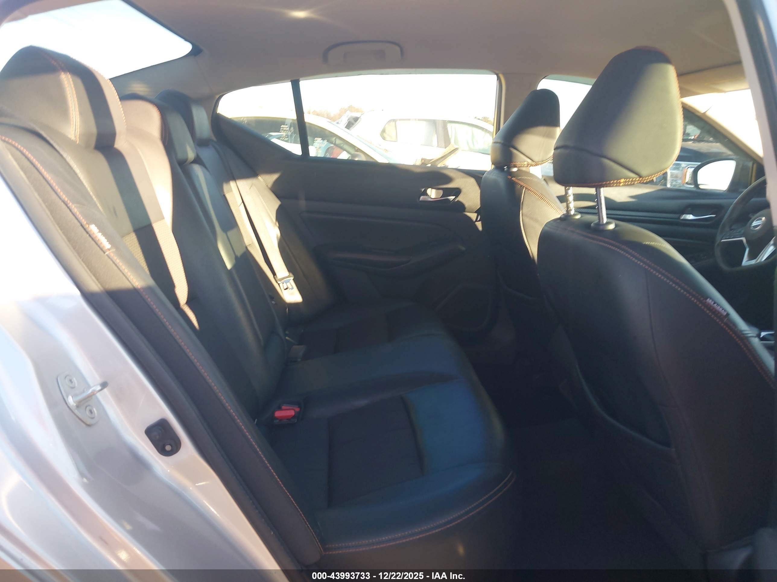 NISSAN ALTIMA image 8