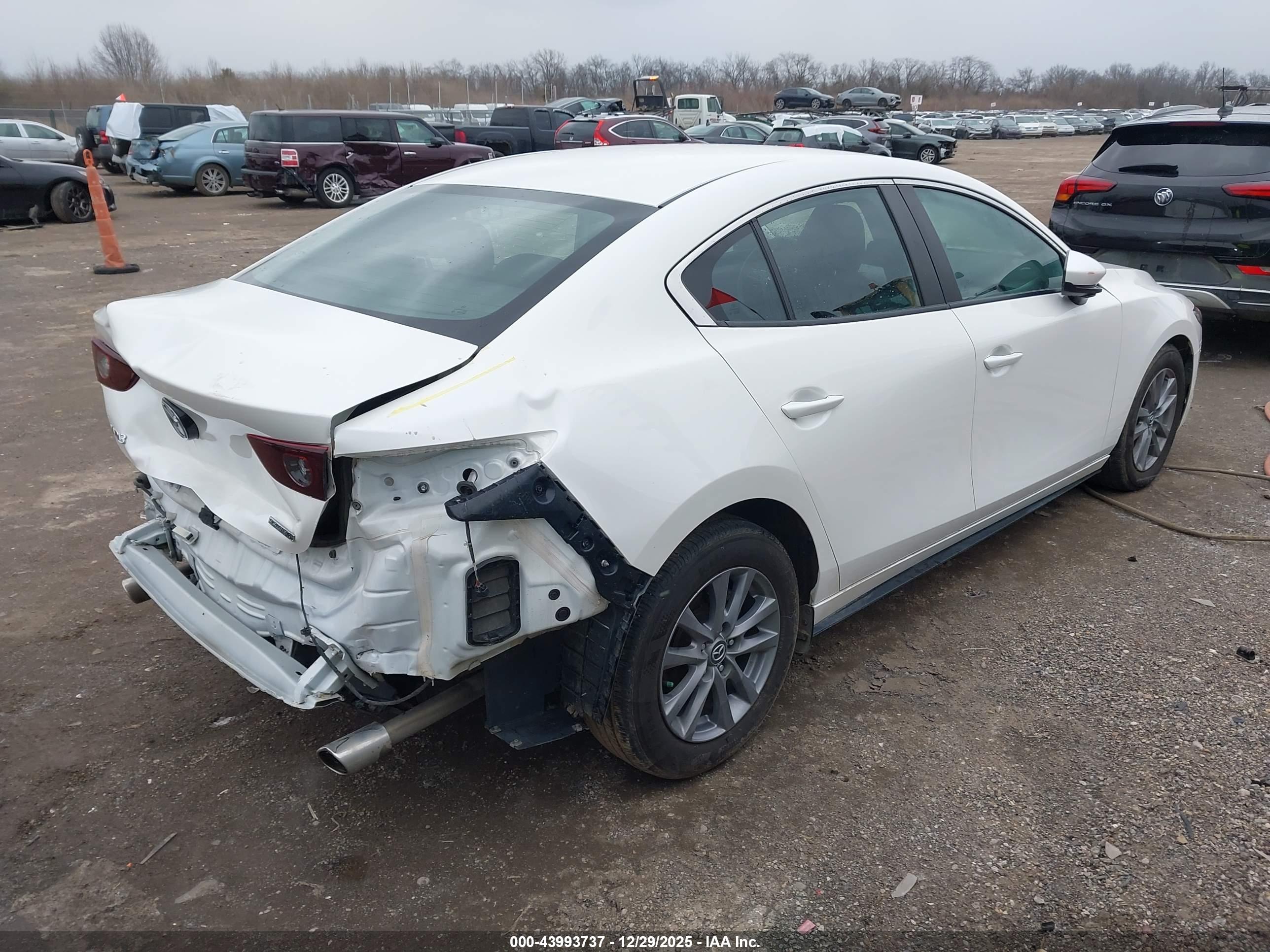 MAZDA MAZDA3 image 4