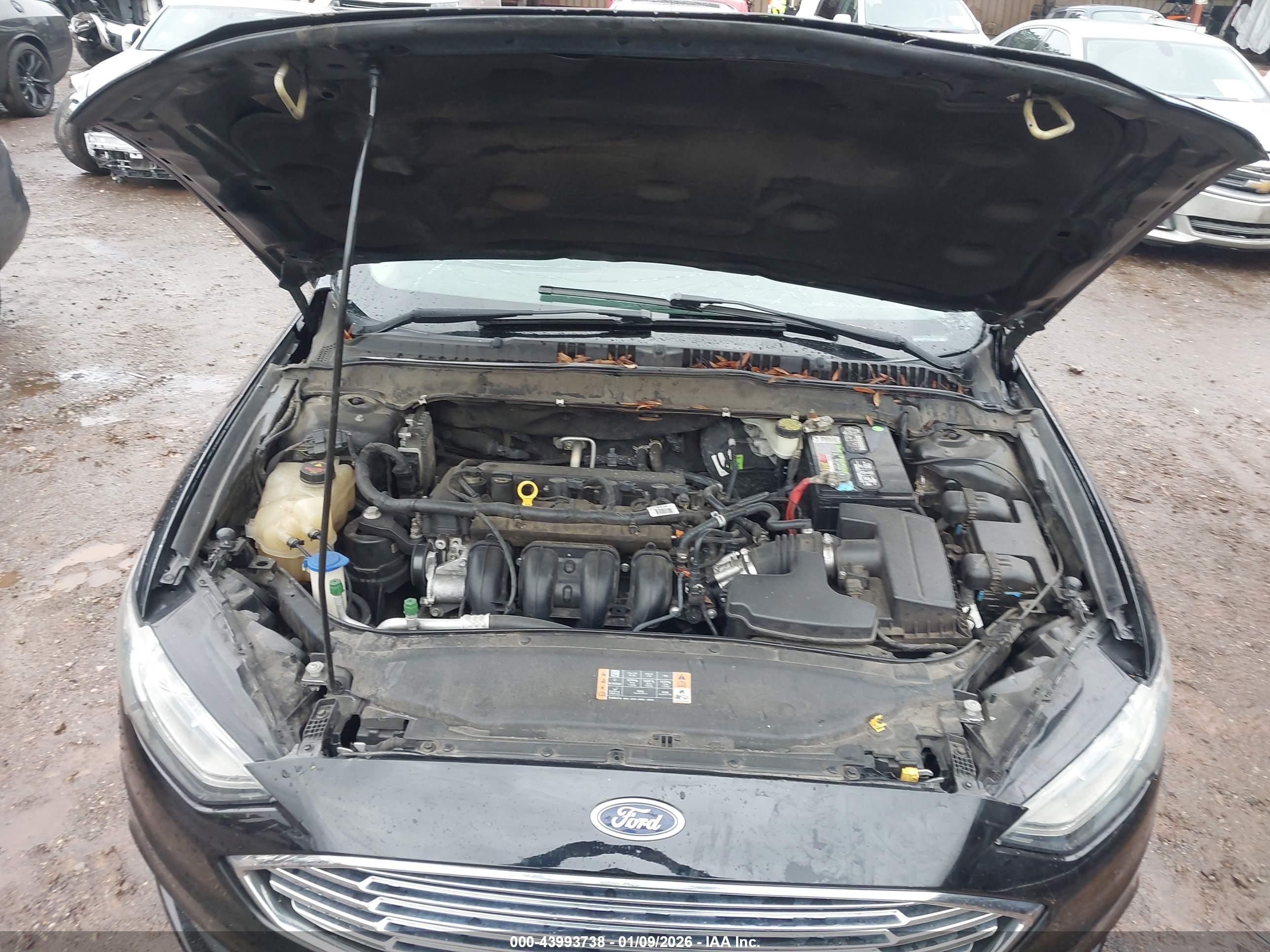 FORD FUSION image 10