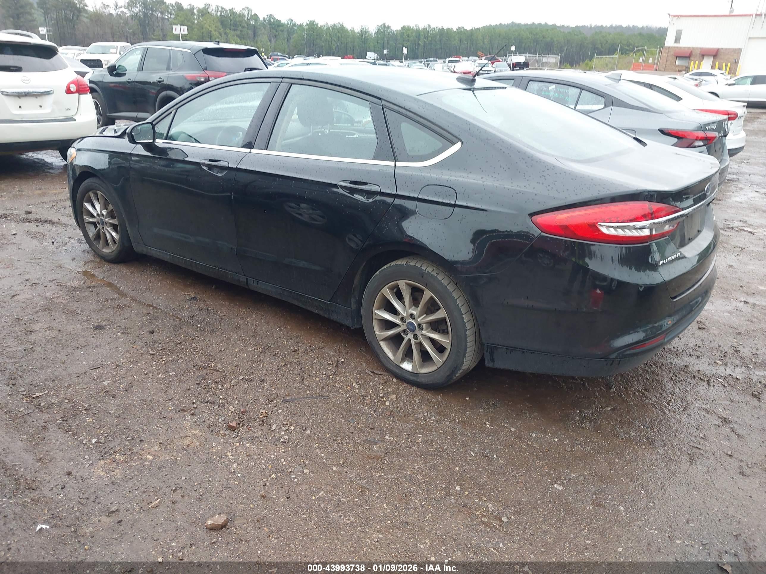 FORD FUSION image 3
