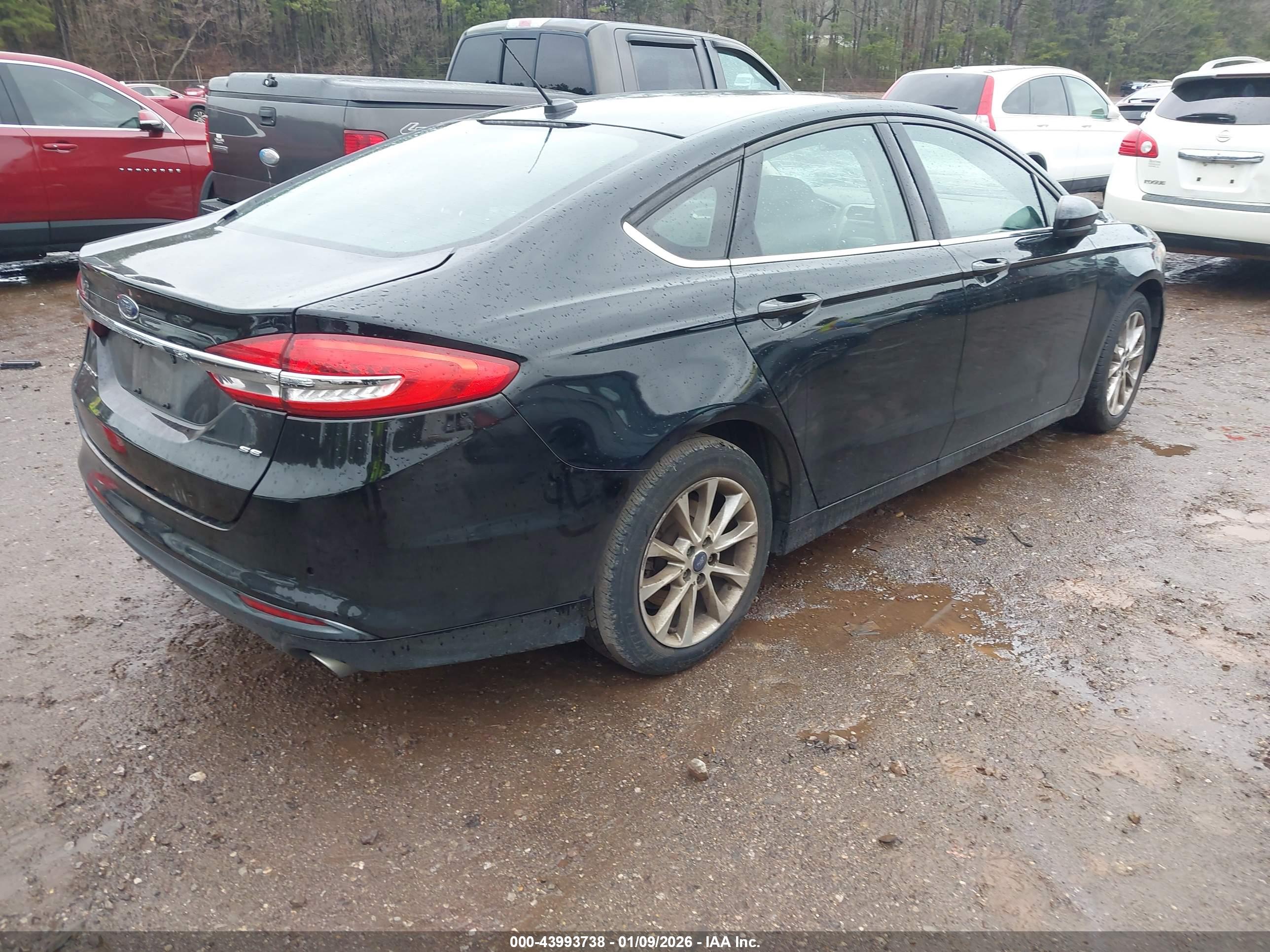 FORD FUSION image 4