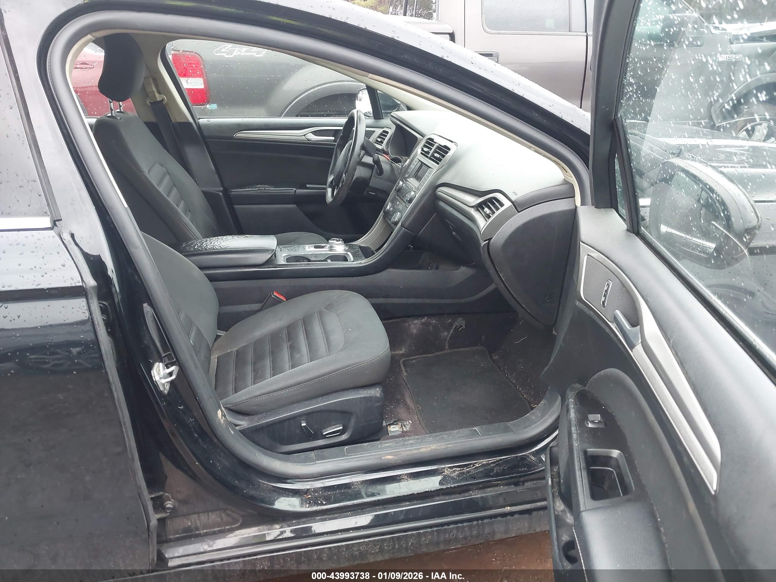 FORD FUSION image 5