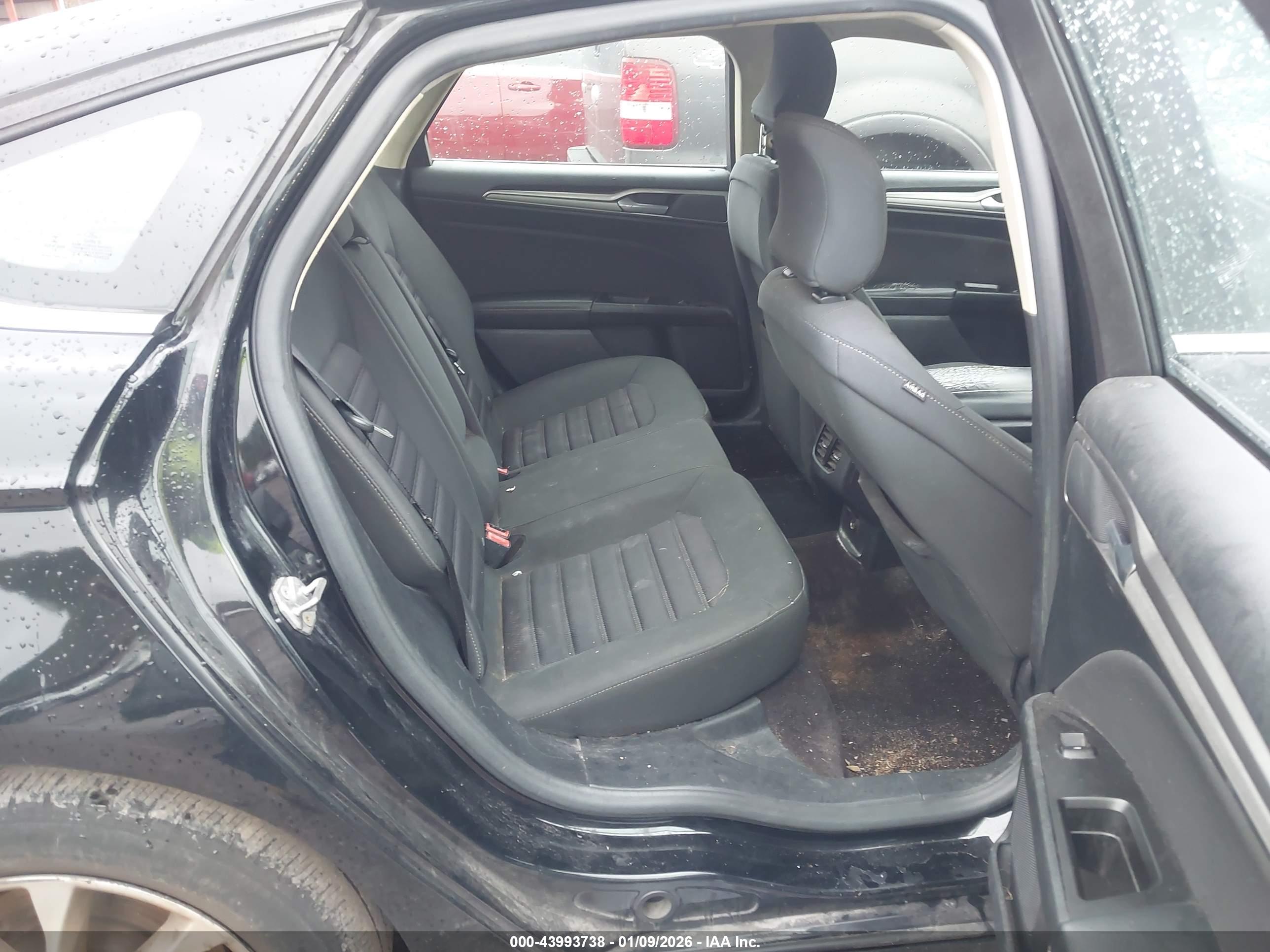 FORD FUSION image 8