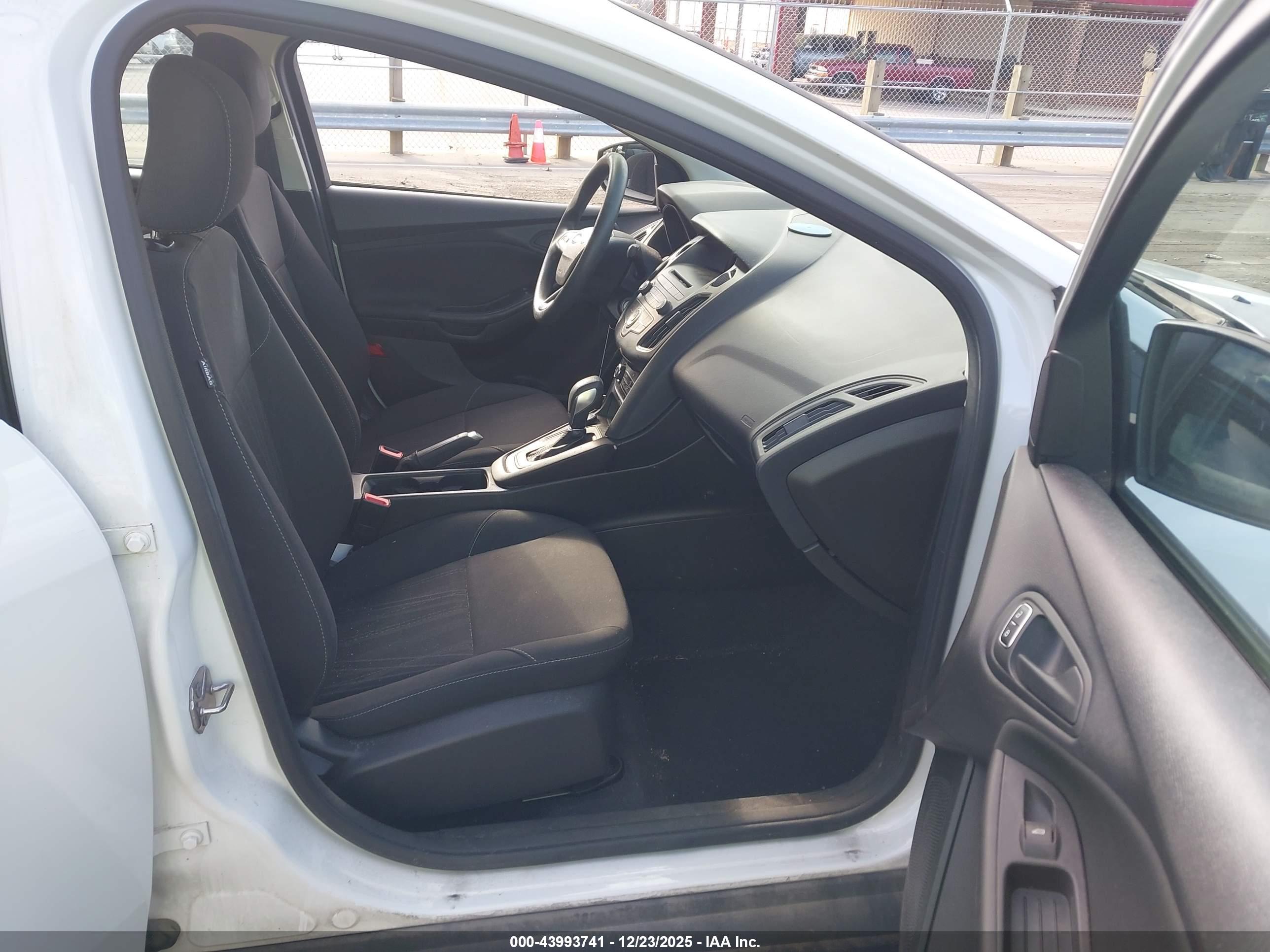 FORD FOCUS image 5