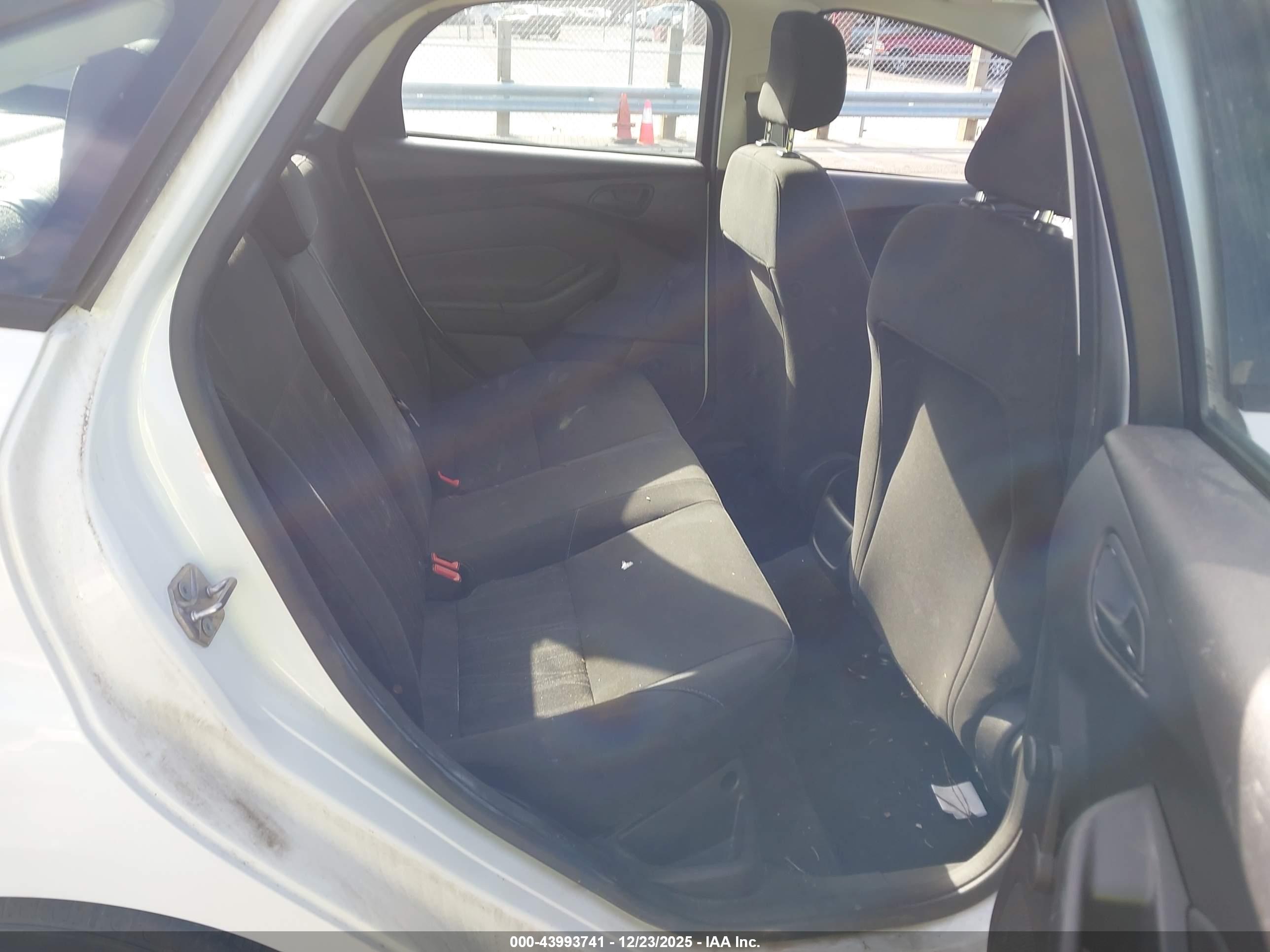FORD FOCUS image 8