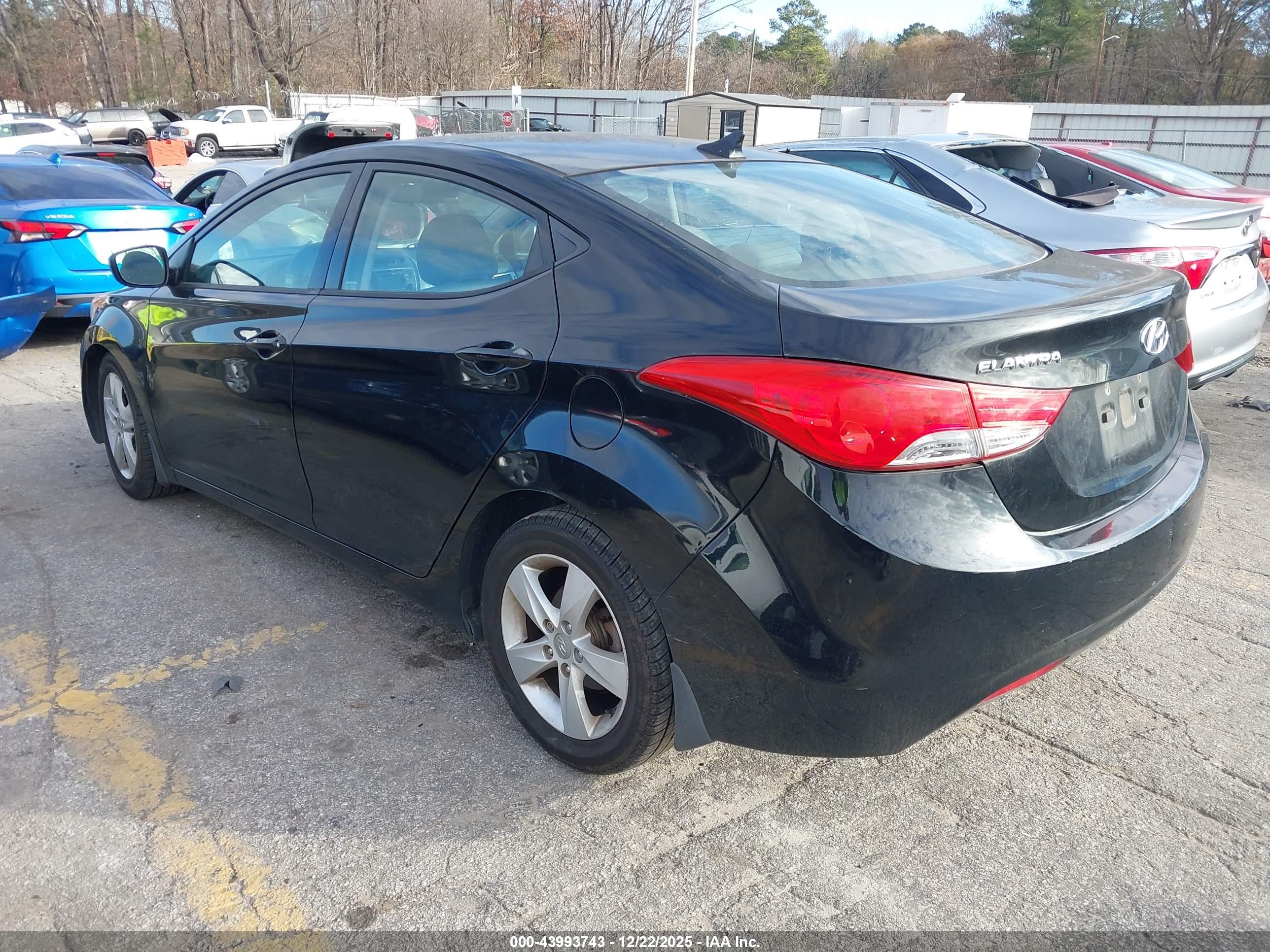 HYUNDAI ELANTRA image 3