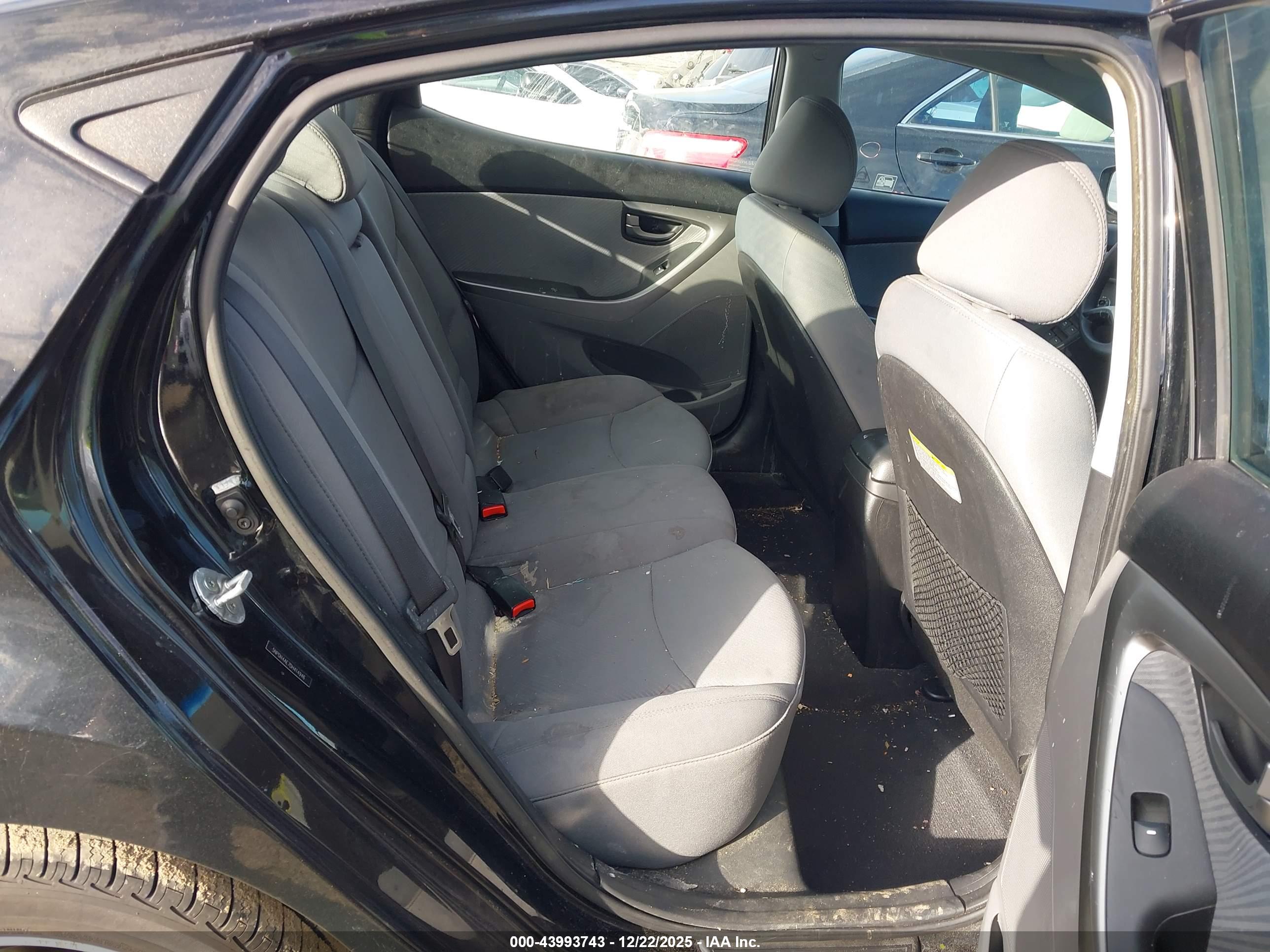 HYUNDAI ELANTRA image 8