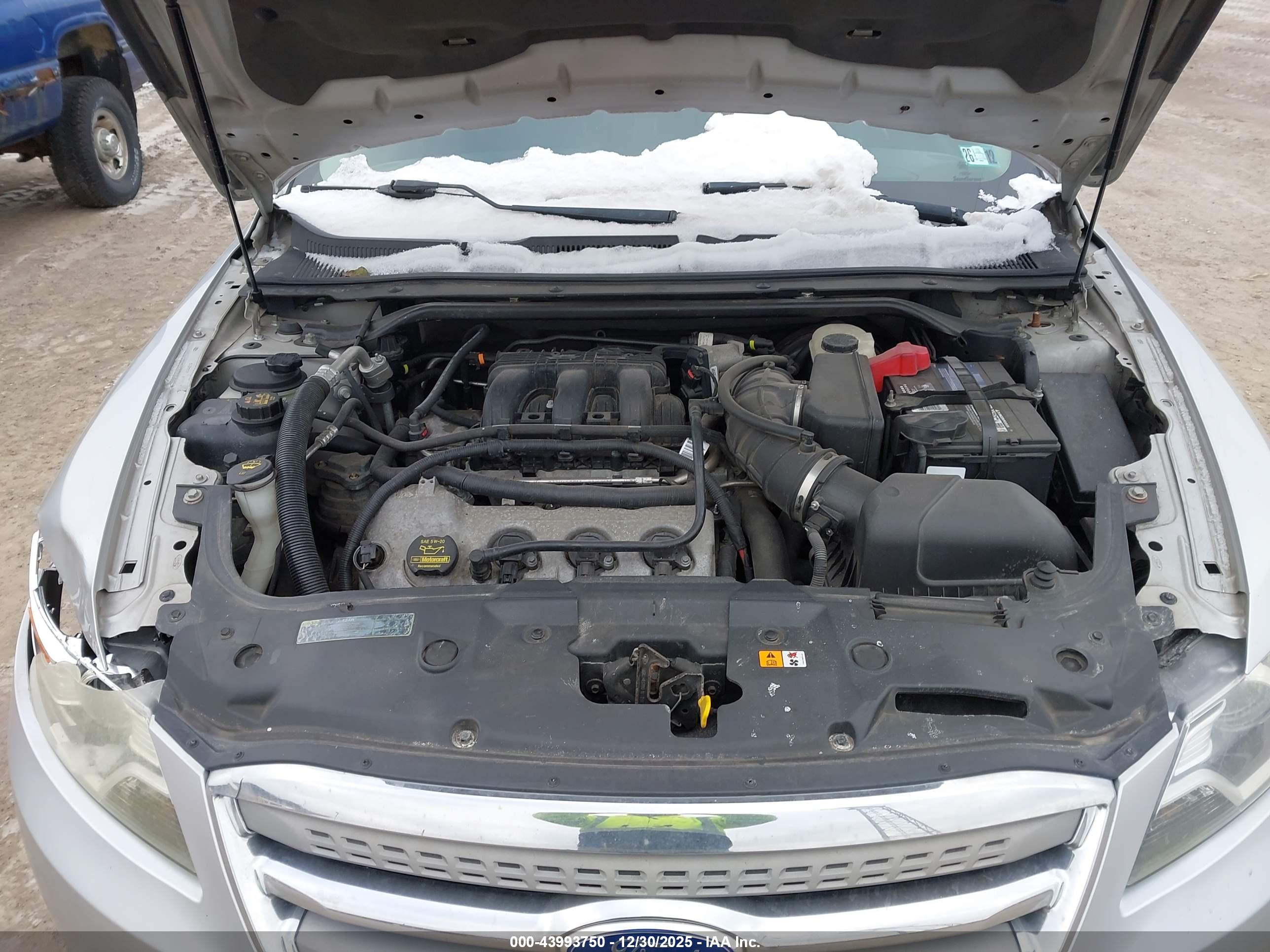 FORD TAURUS image 10
