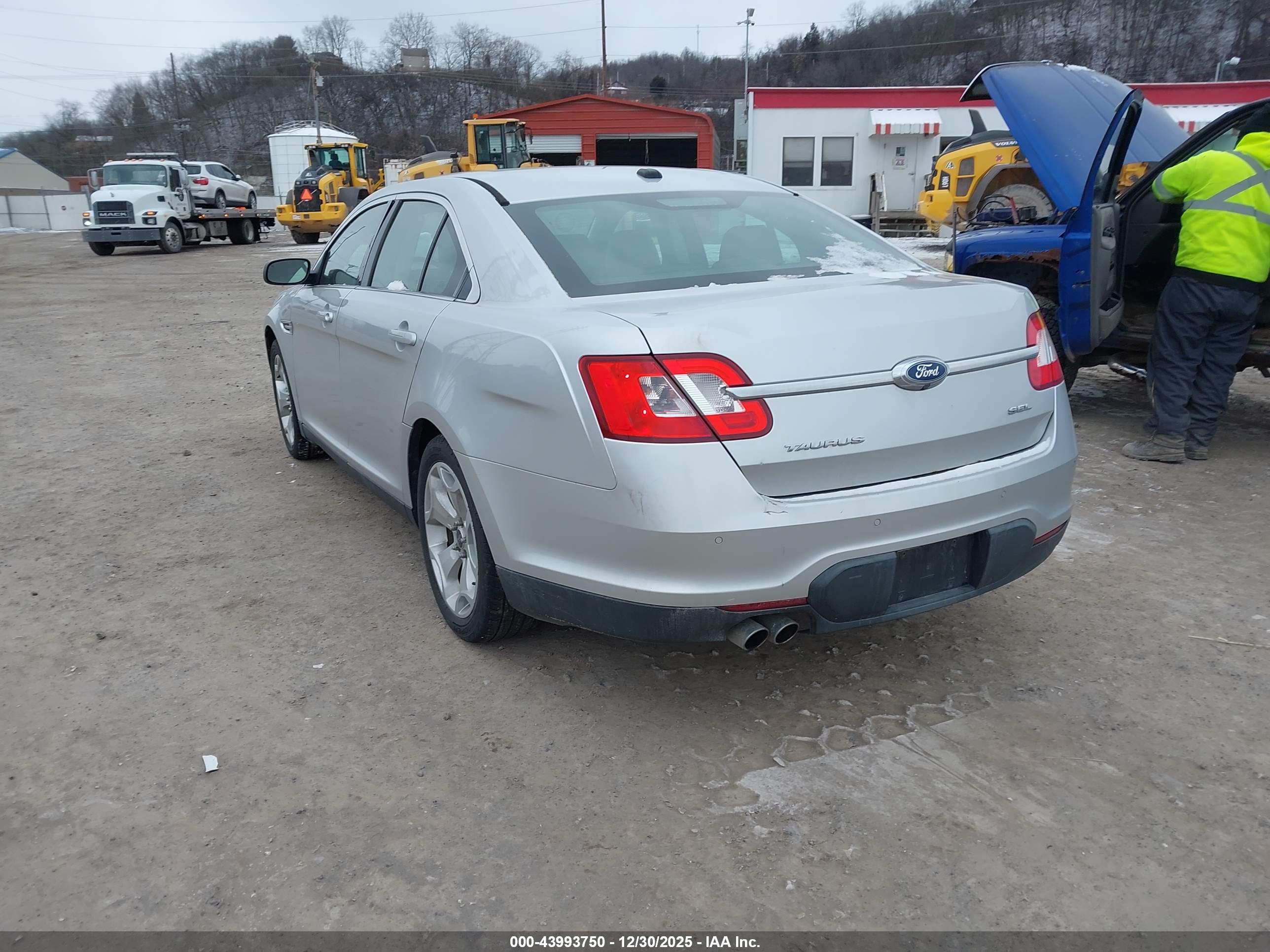 FORD TAURUS image 3
