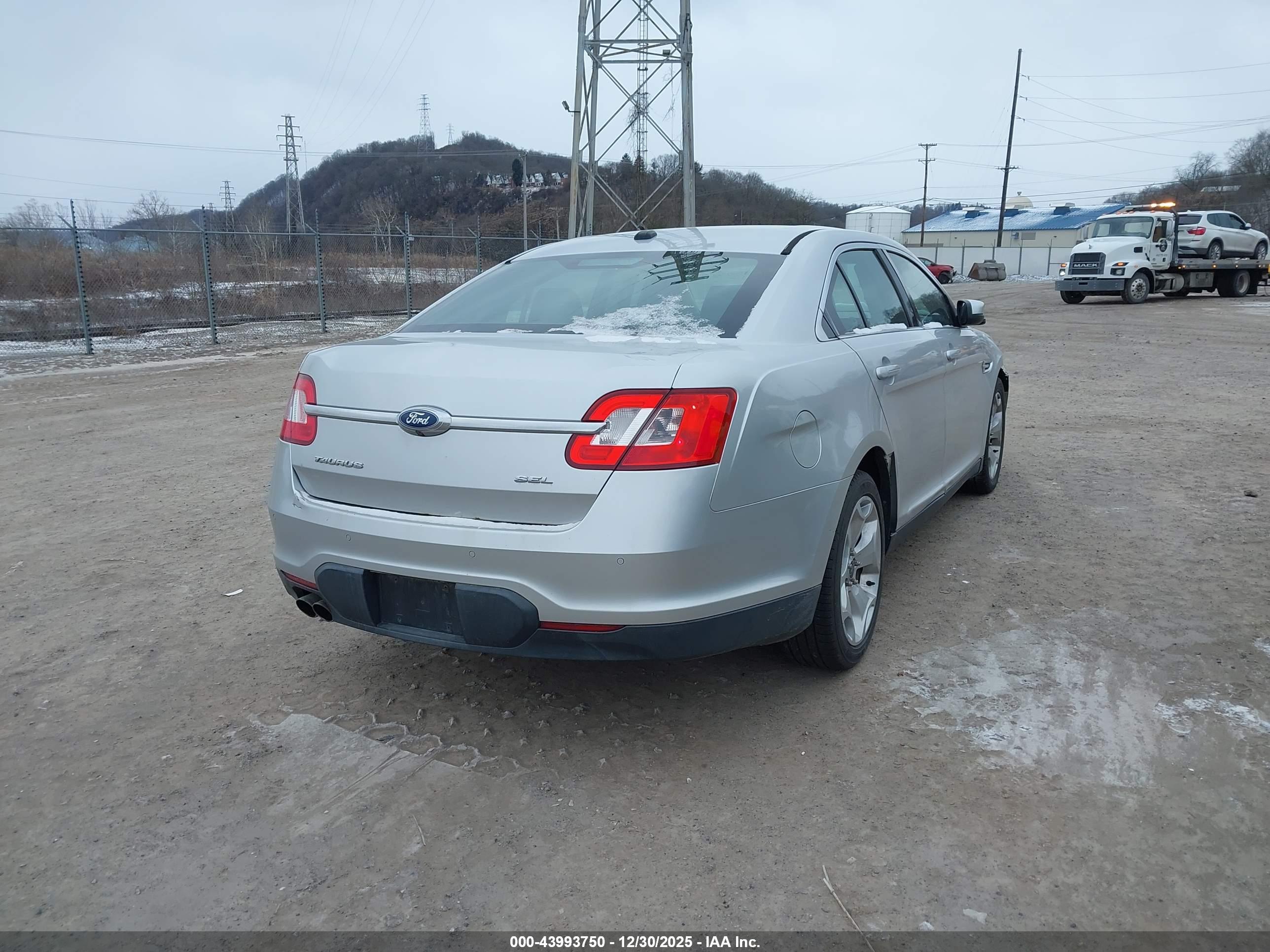 FORD TAURUS image 4