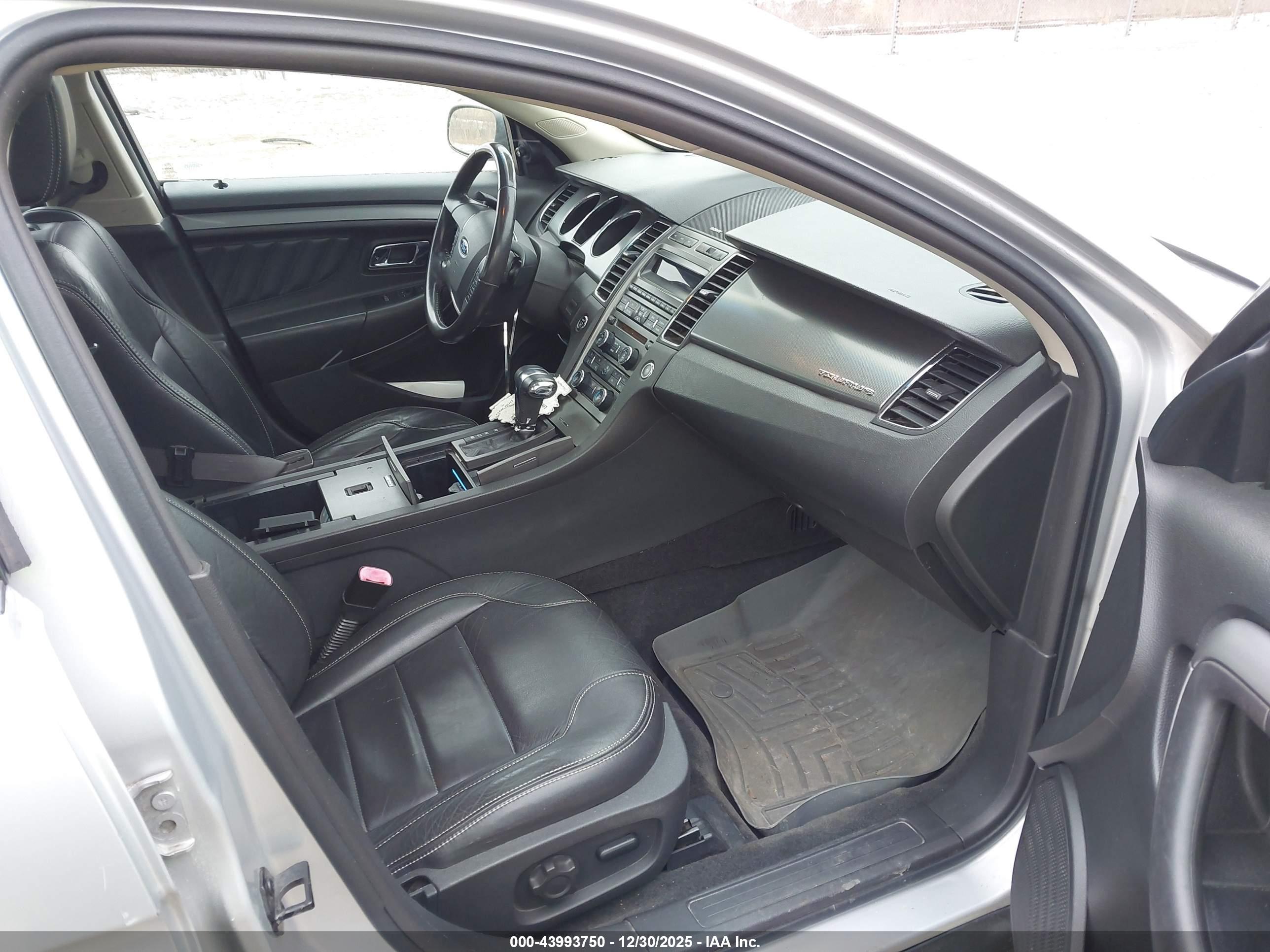 FORD TAURUS image 5