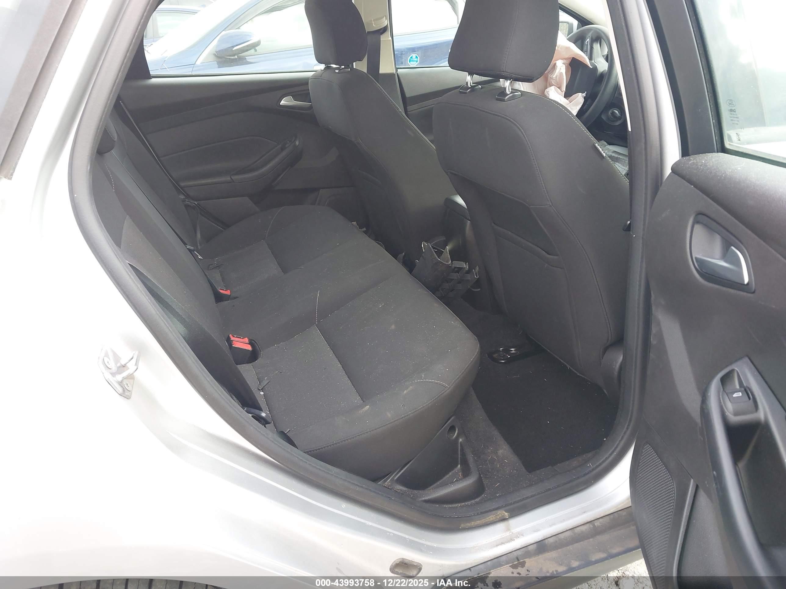 FORD FOCUS image 8