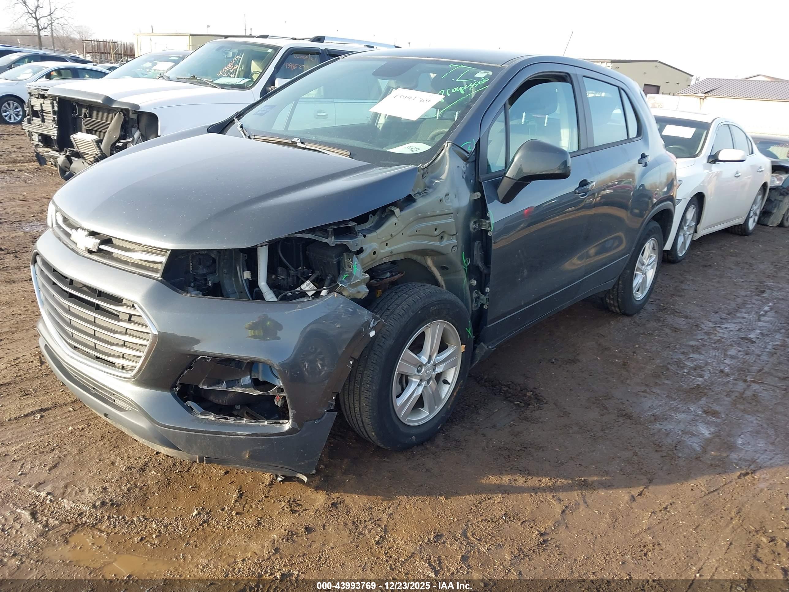 CHEVROLET TRAX image 2