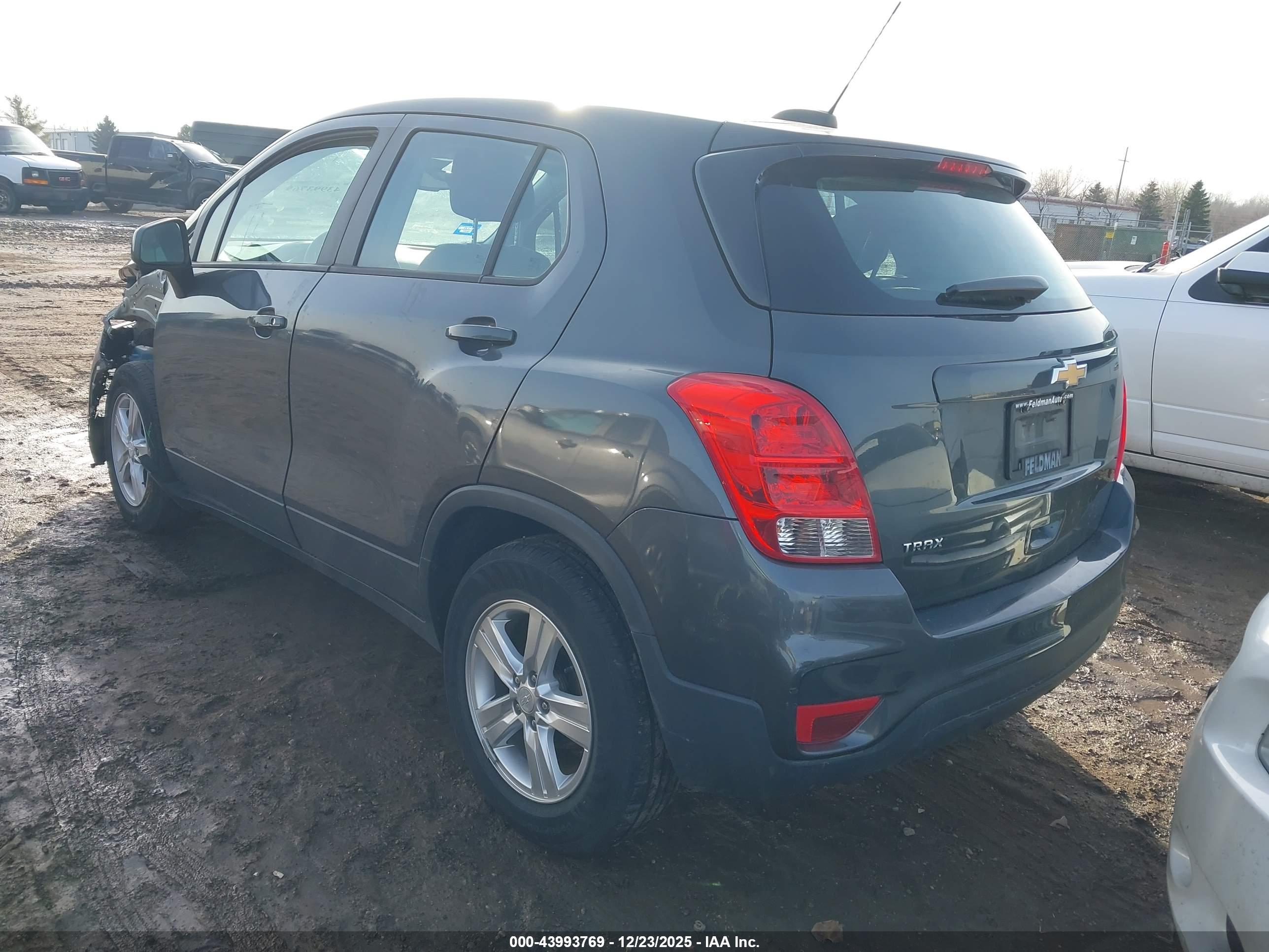 CHEVROLET TRAX image 3