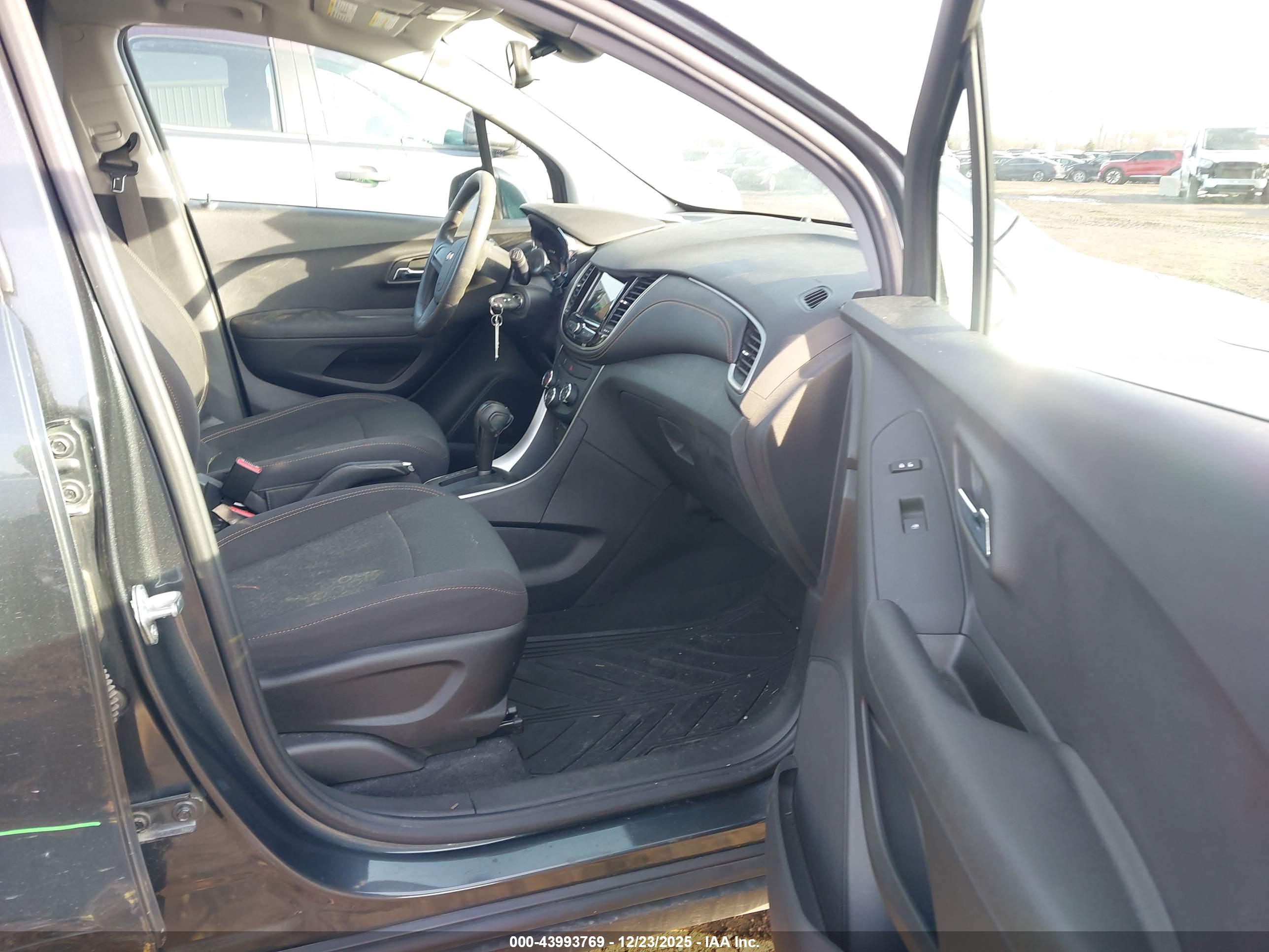CHEVROLET TRAX image 5
