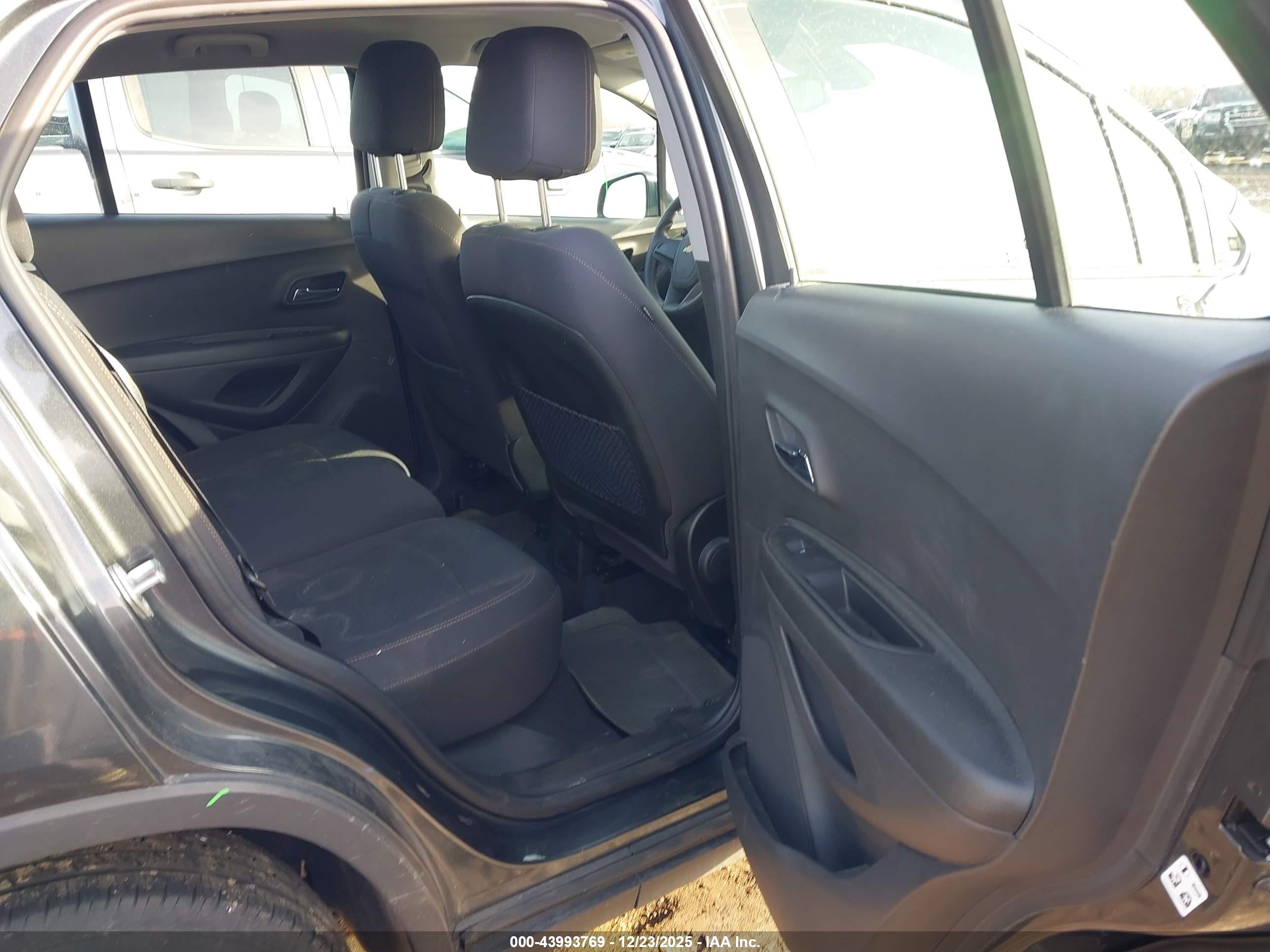 CHEVROLET TRAX image 8