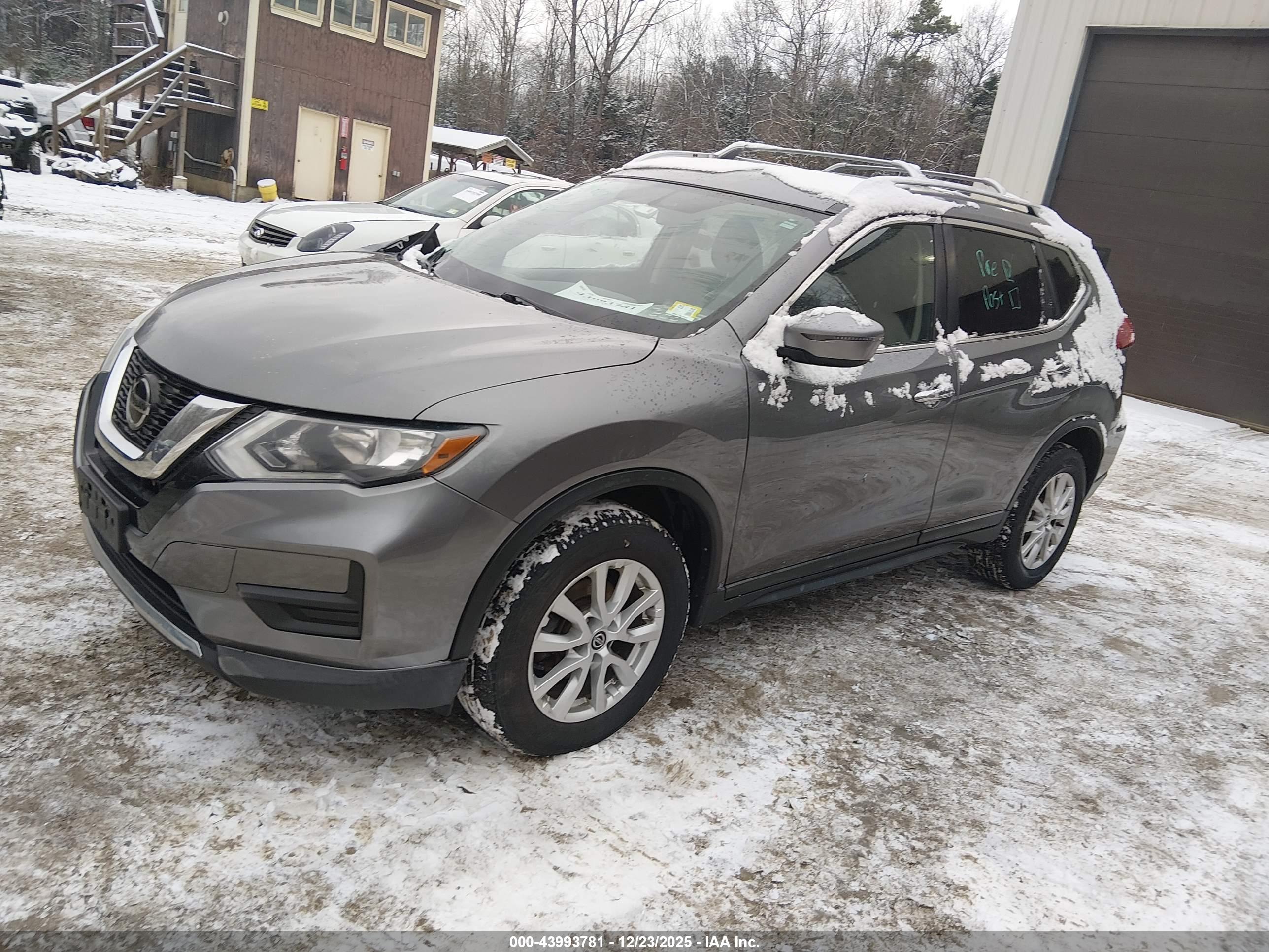 NISSAN ROGUE image 2