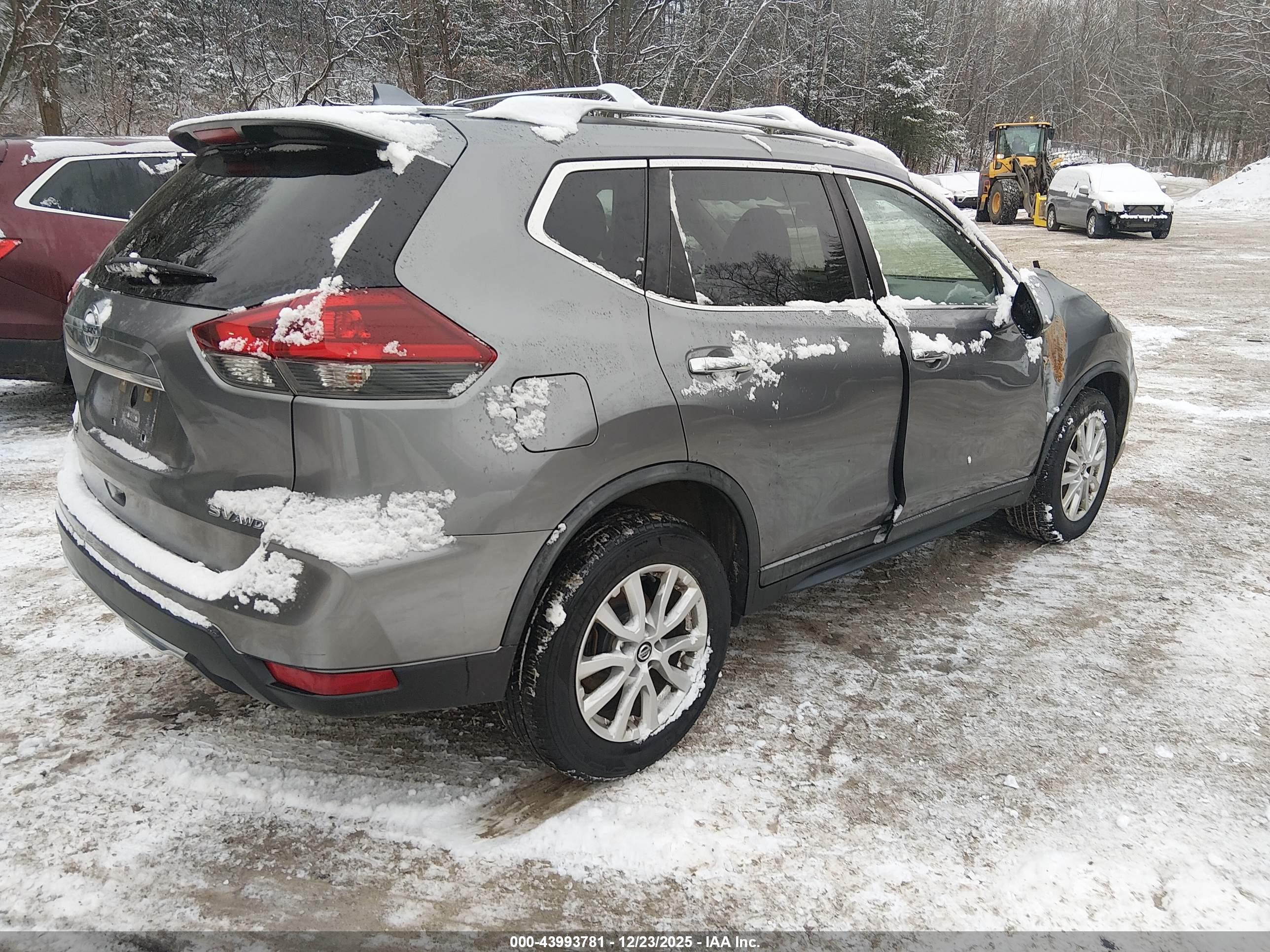 NISSAN ROGUE image 4
