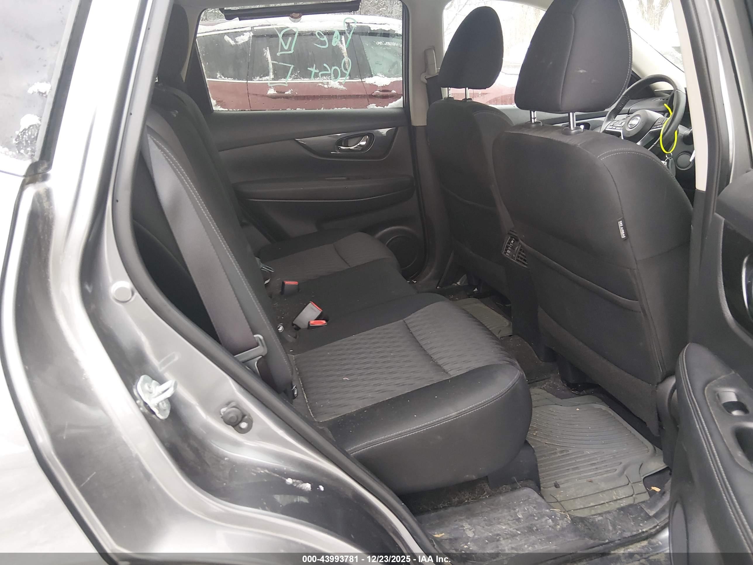 NISSAN ROGUE image 8
