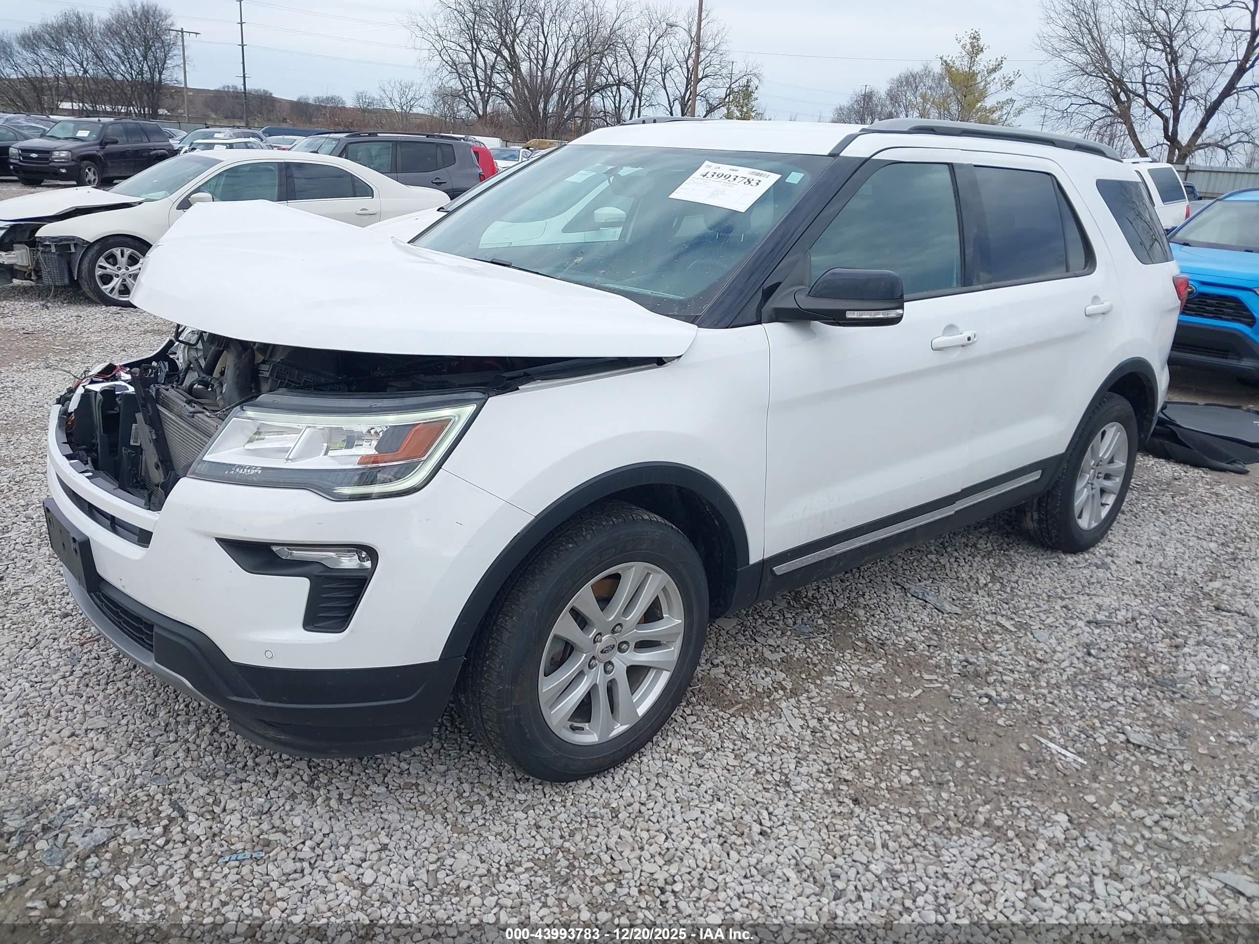 FORD EXPLORER image 2