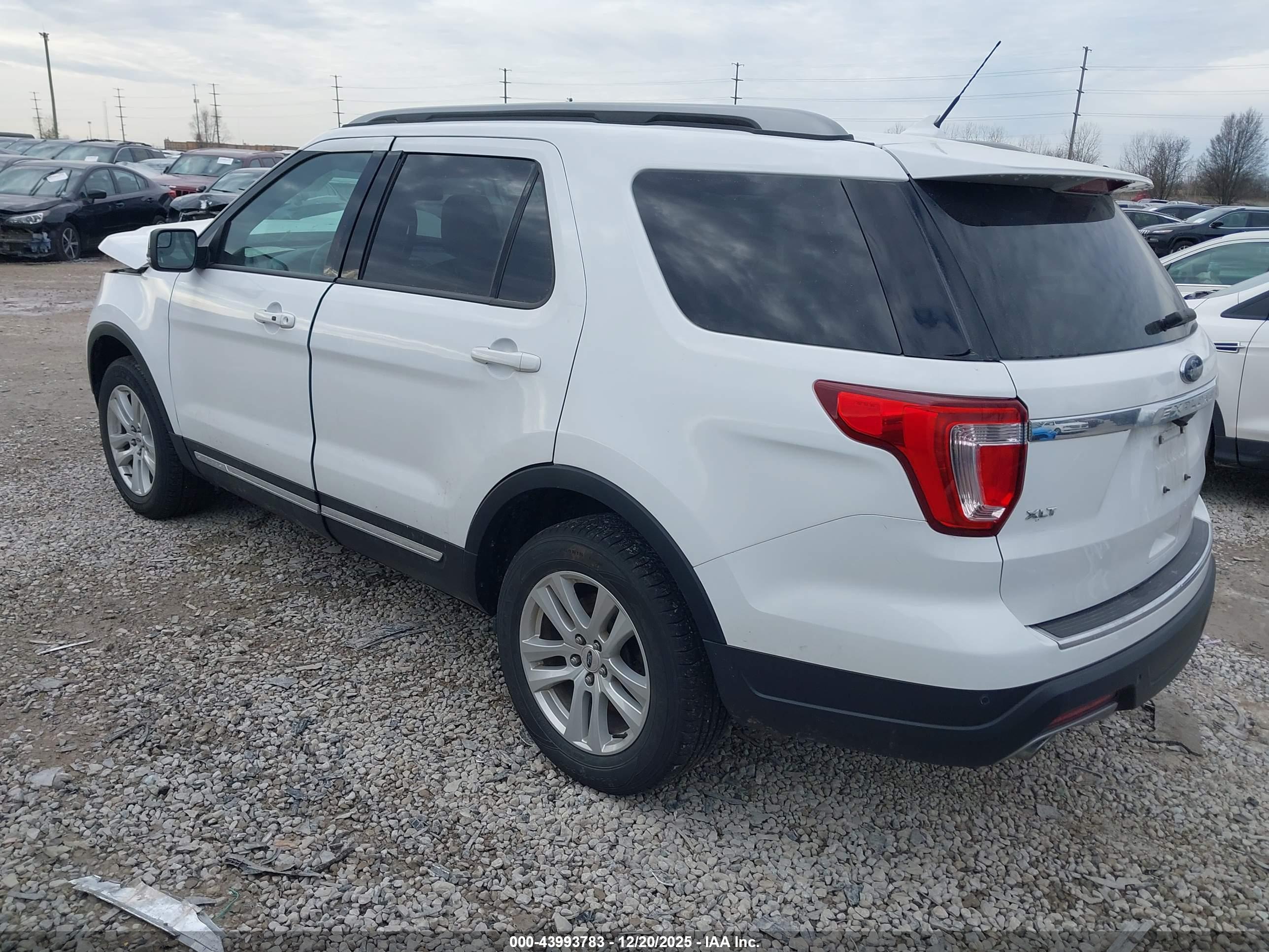 FORD EXPLORER image 3