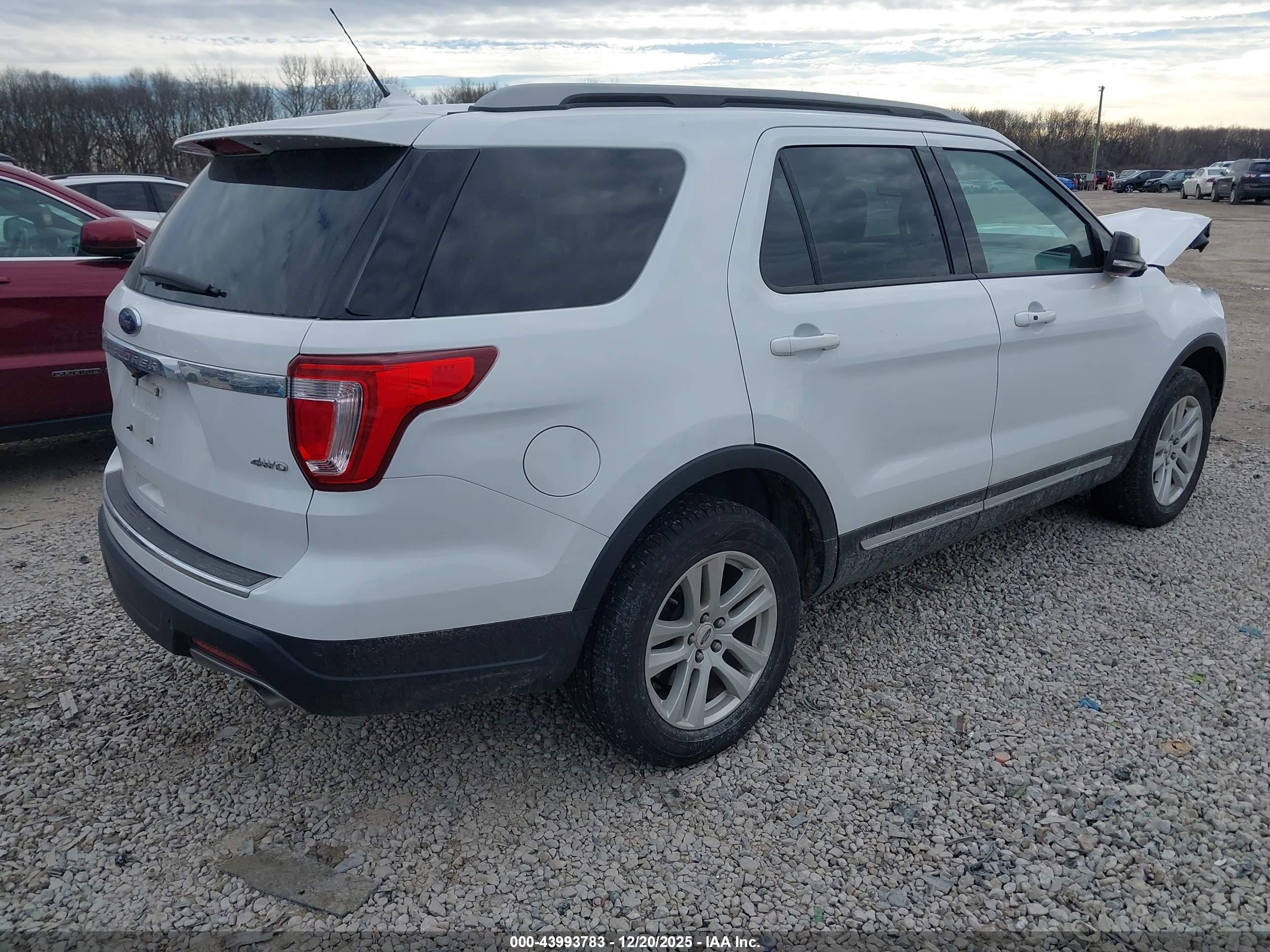 FORD EXPLORER image 4