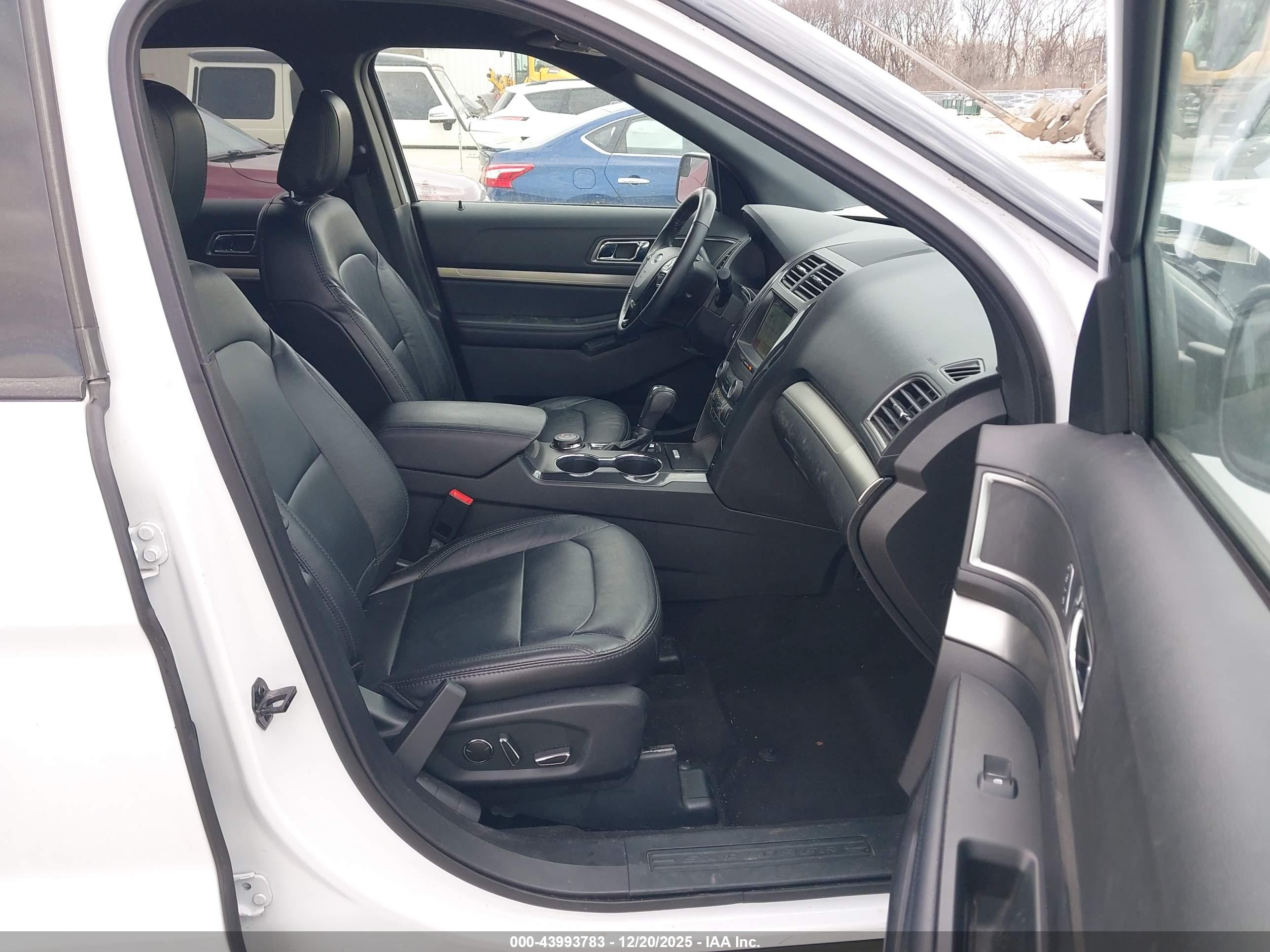 FORD EXPLORER image 5