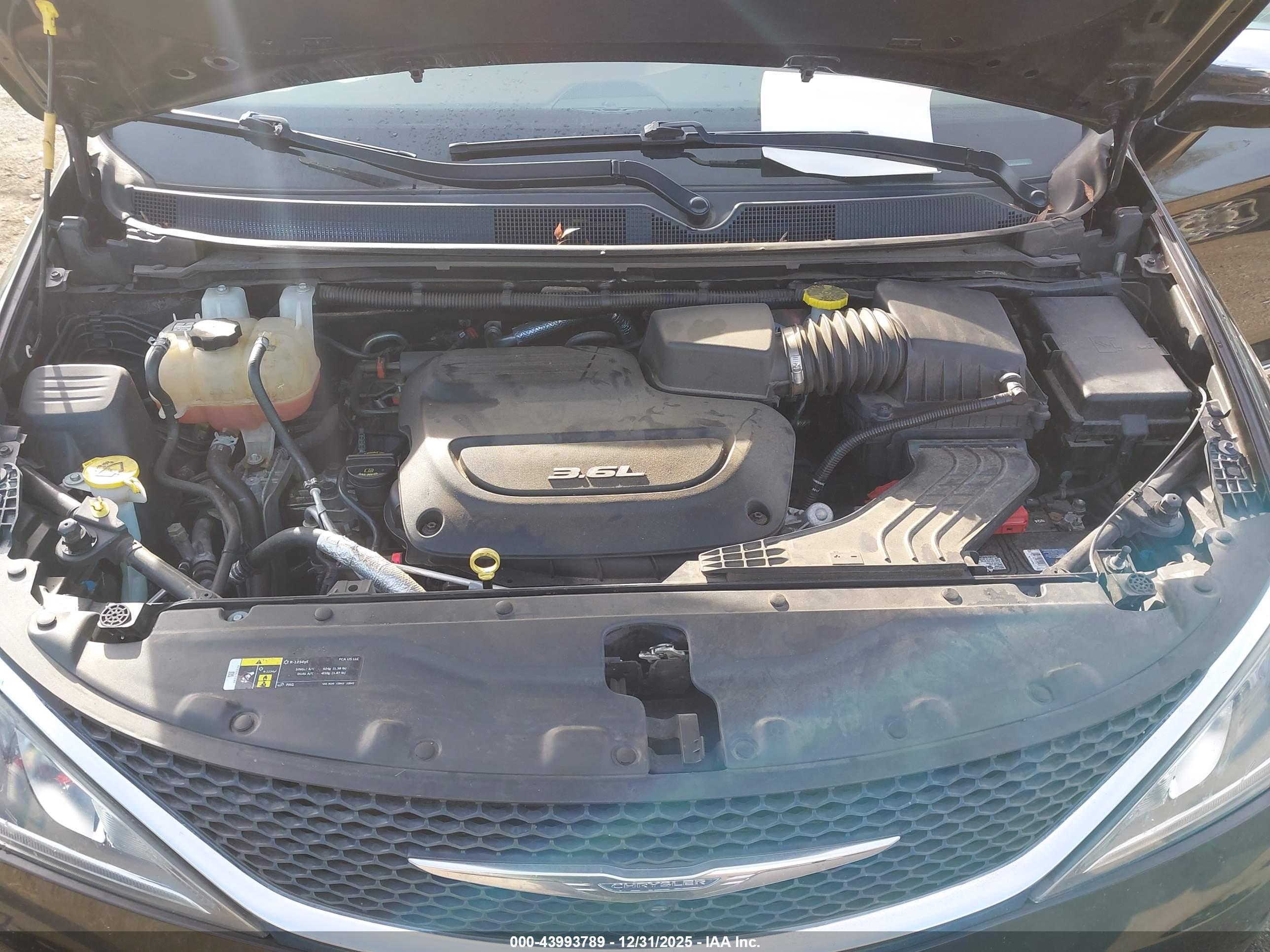 CHRYSLER PACIFICA image 10