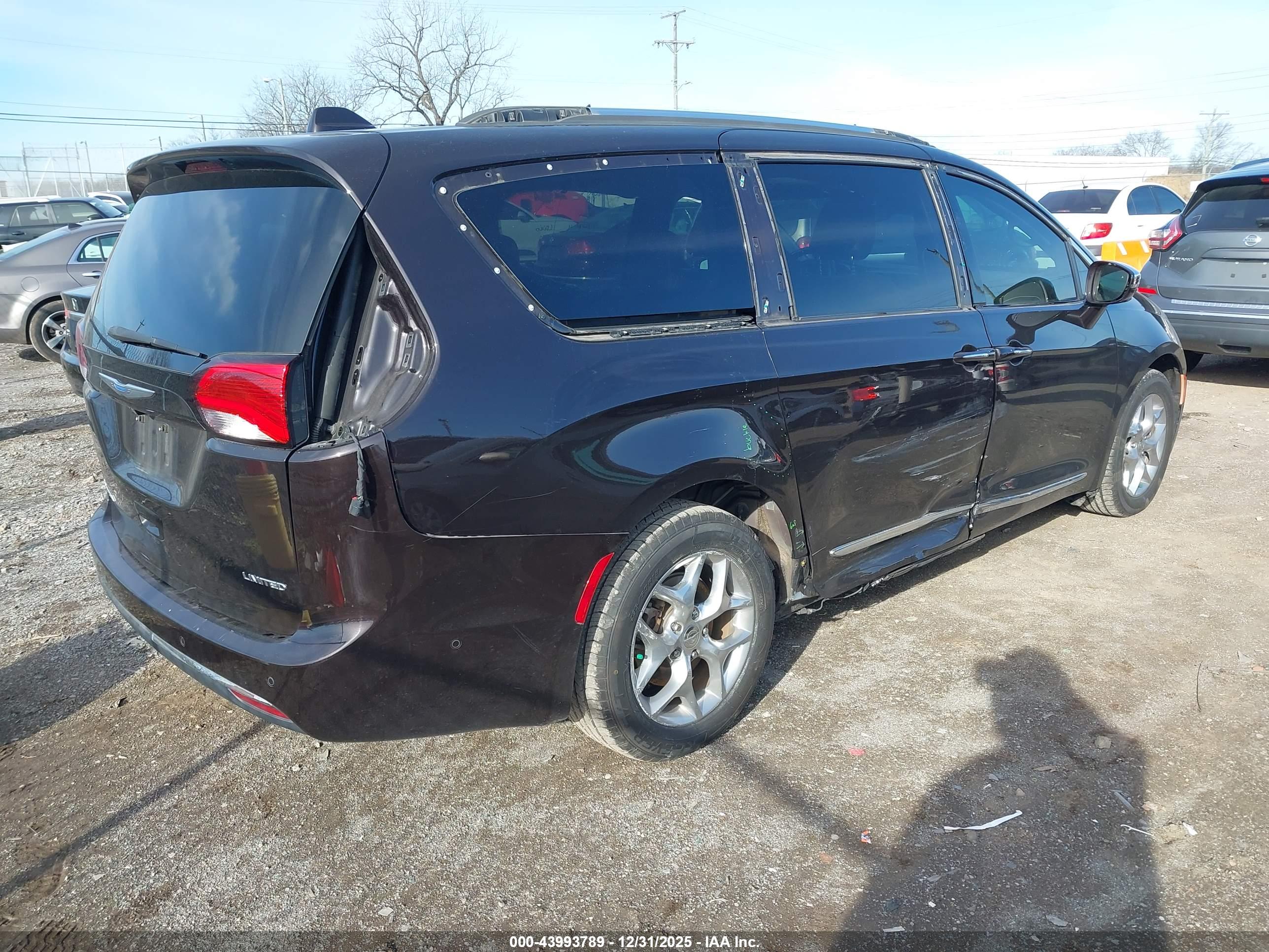 CHRYSLER PACIFICA image 4