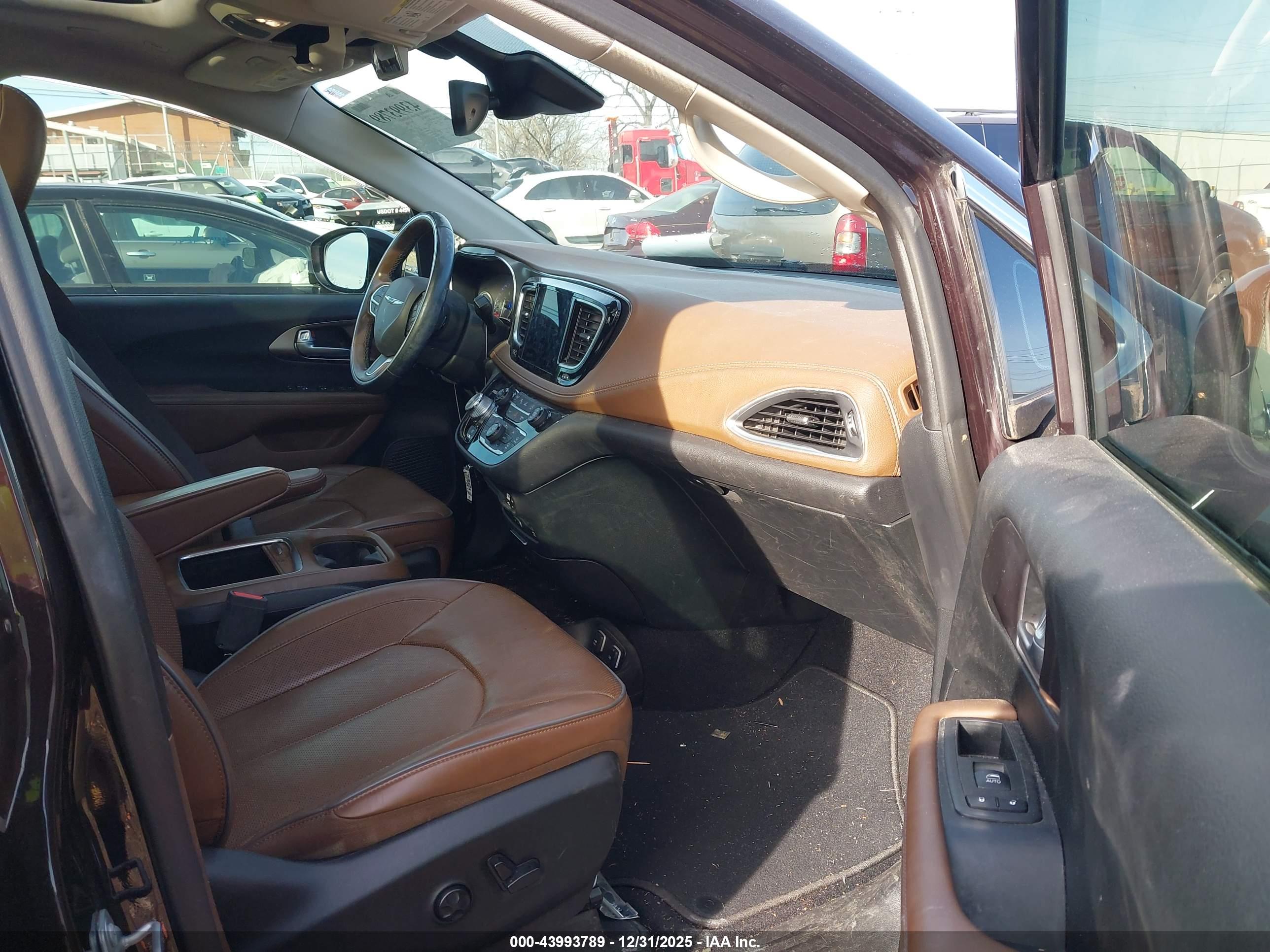 CHRYSLER PACIFICA image 5