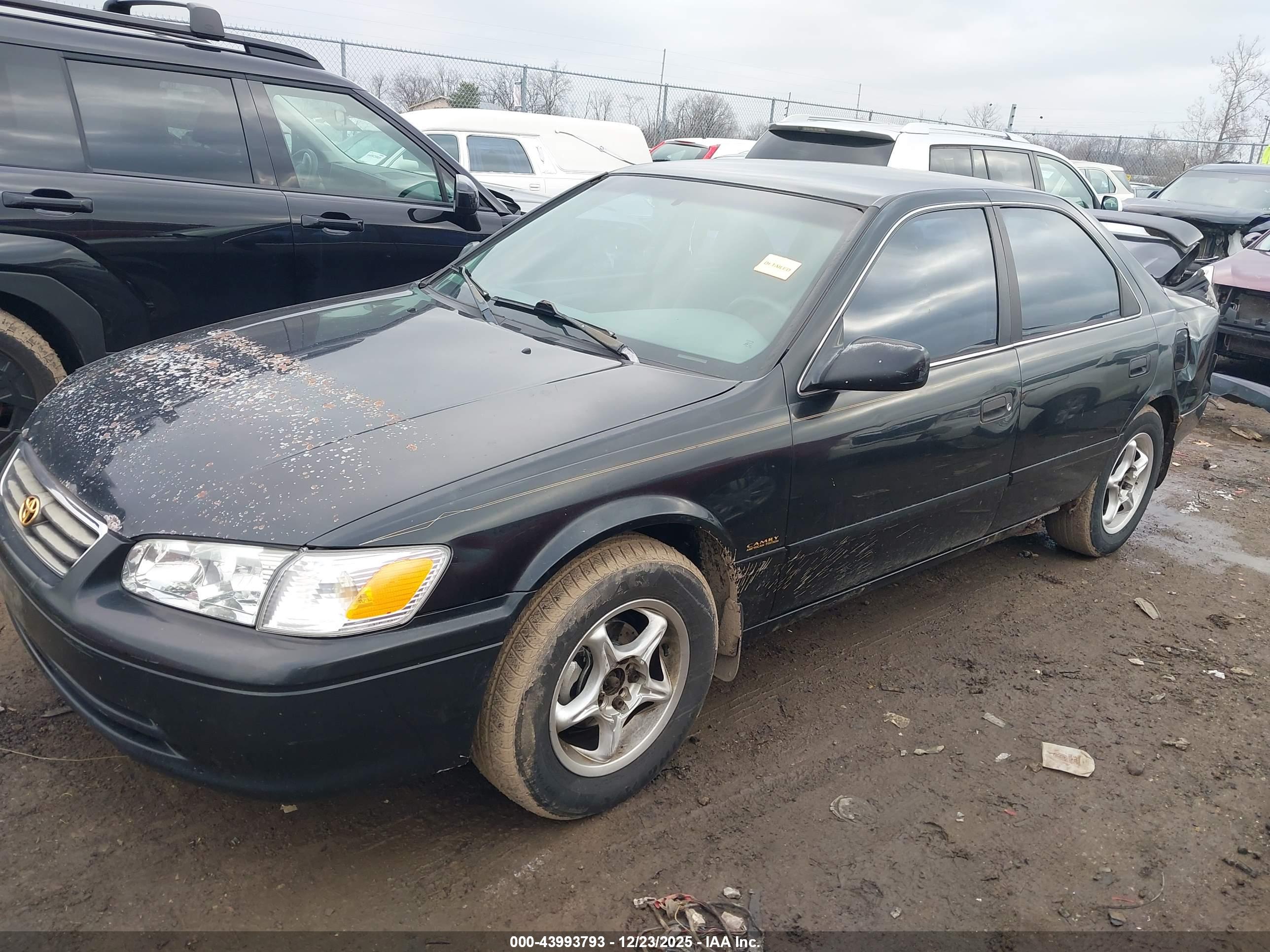 TOYOTA CAMRY image 2
