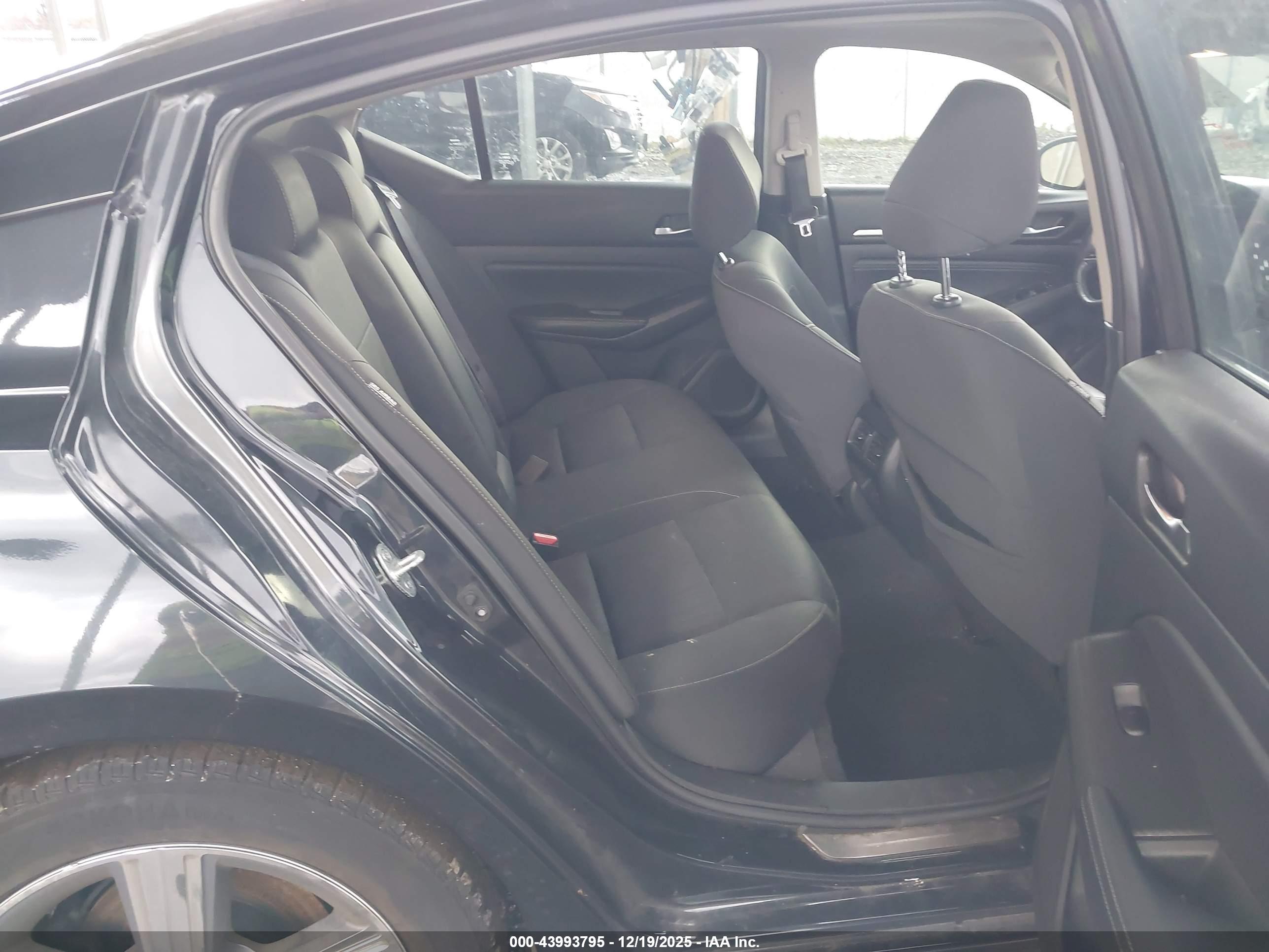 NISSAN ALTIMA image 8