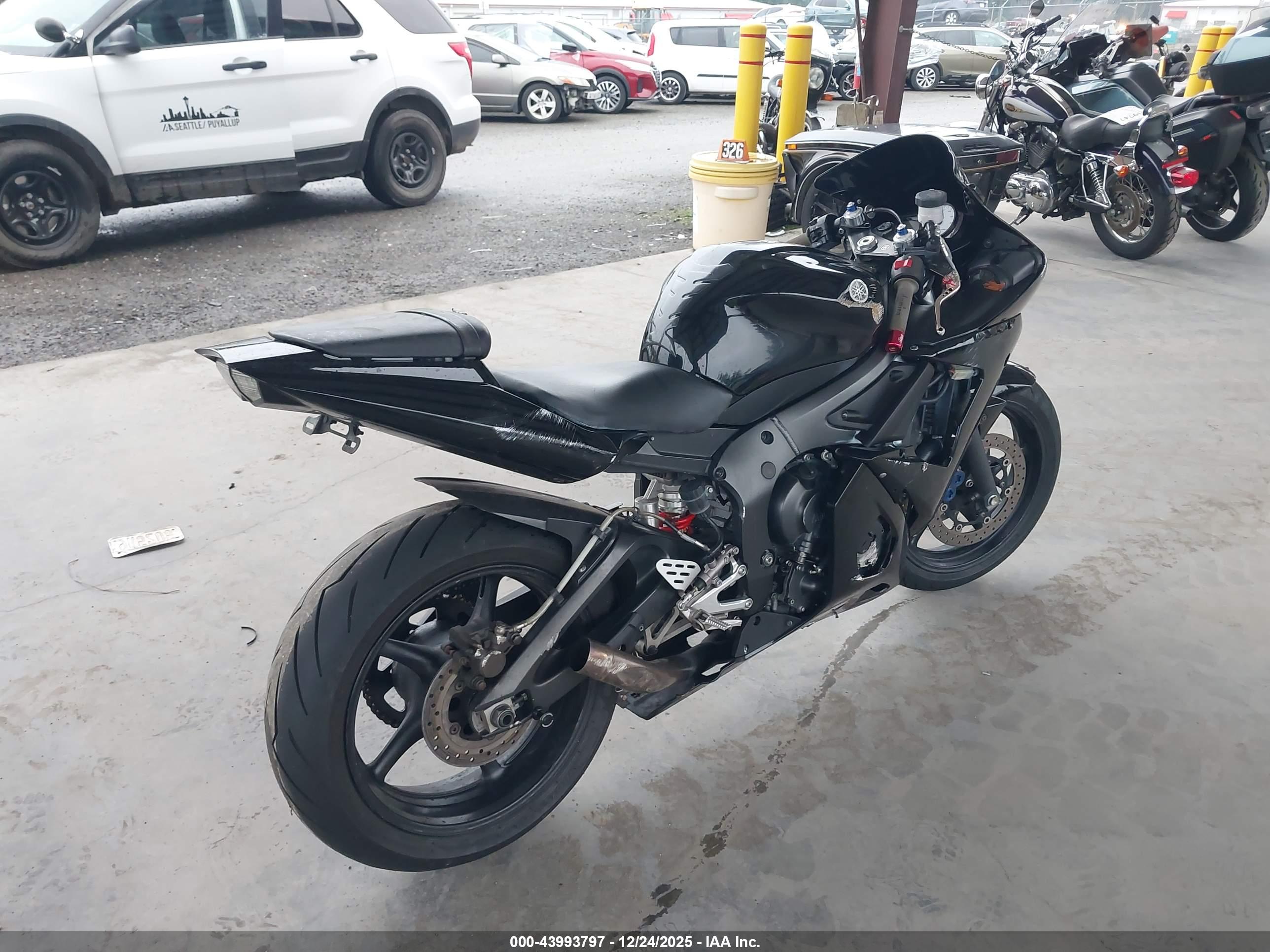 YAMAHA YZFR6 image 4
