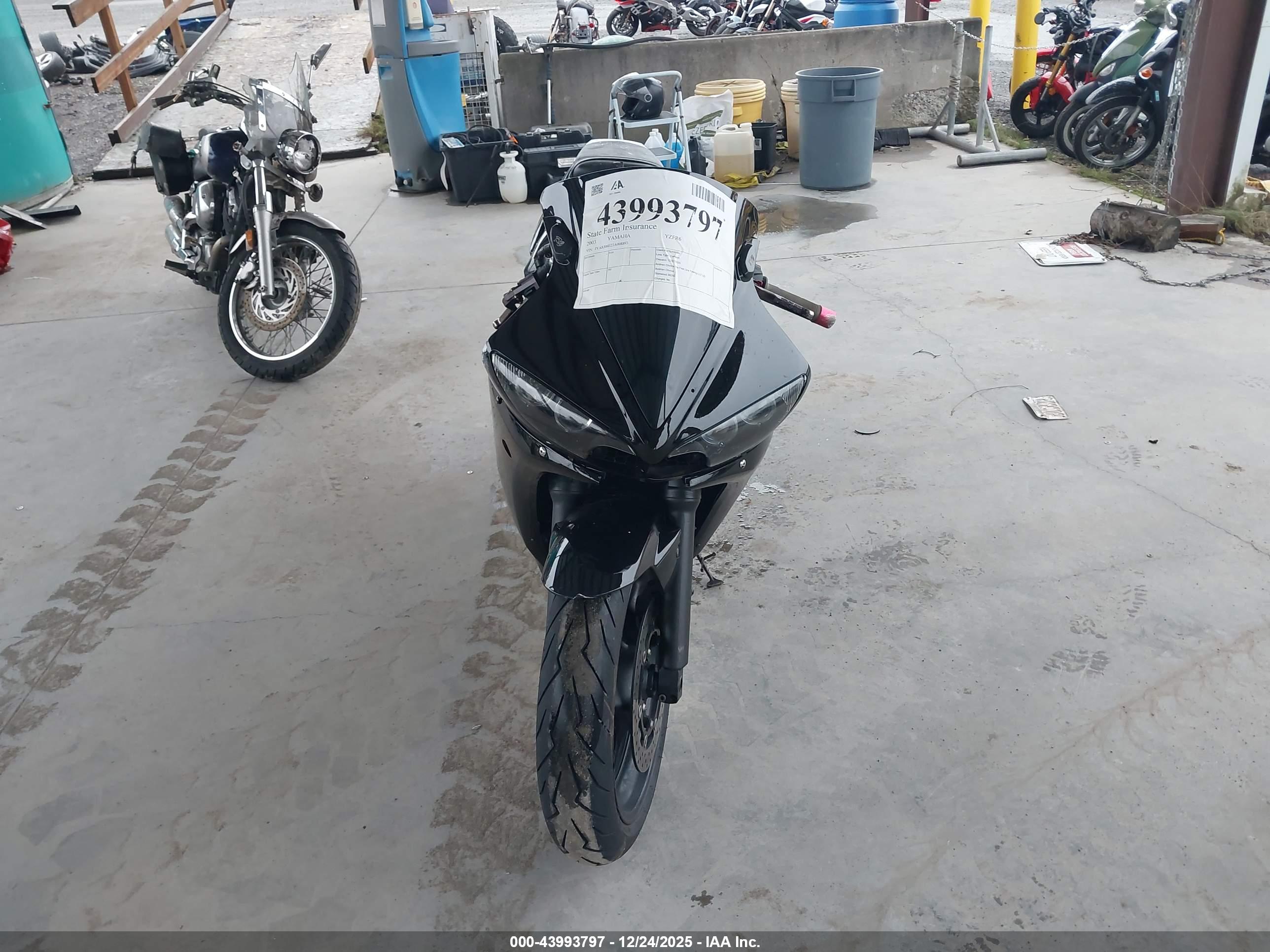 YAMAHA YZFR6 image 5