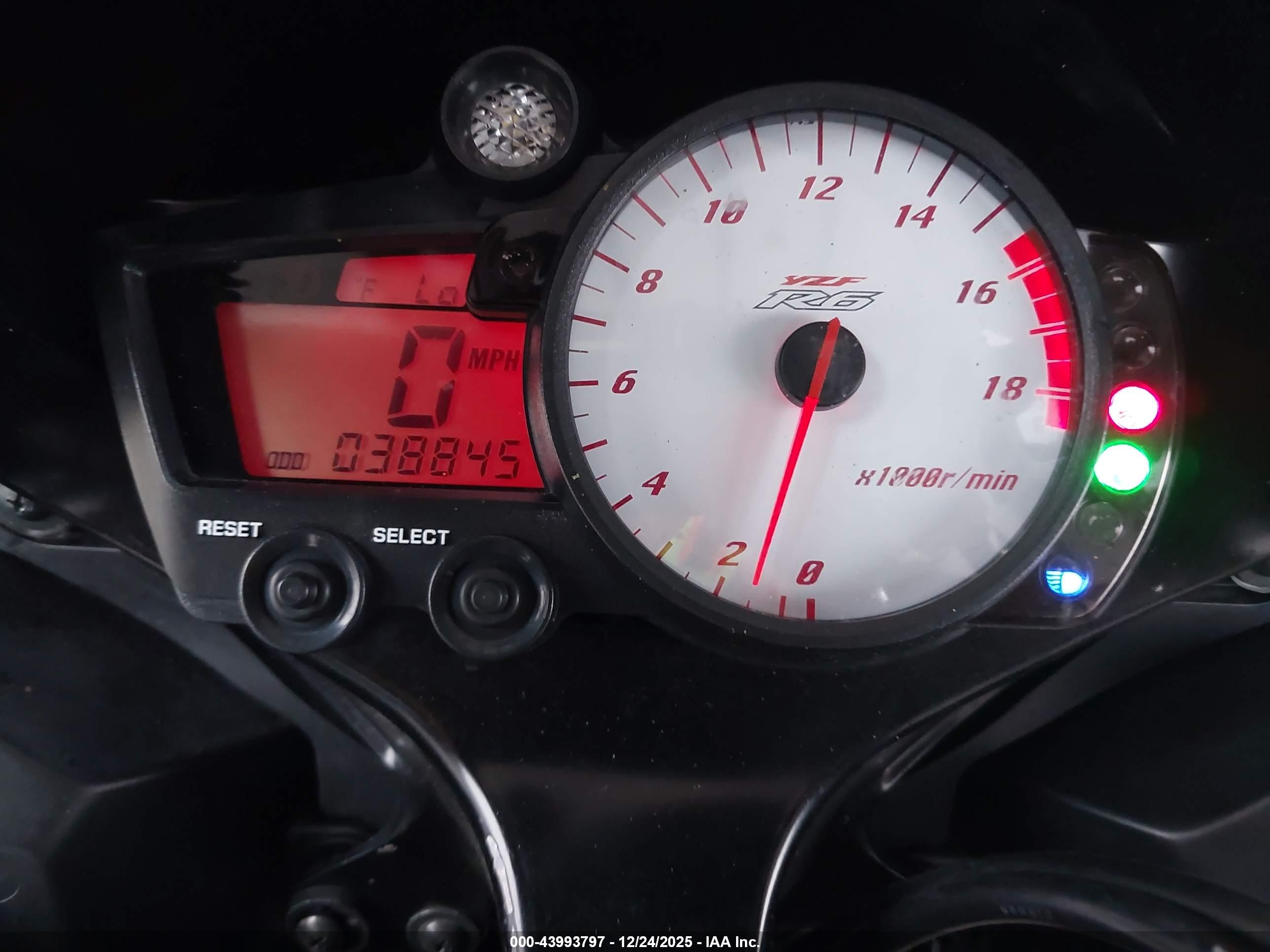 YAMAHA YZFR6 image 7