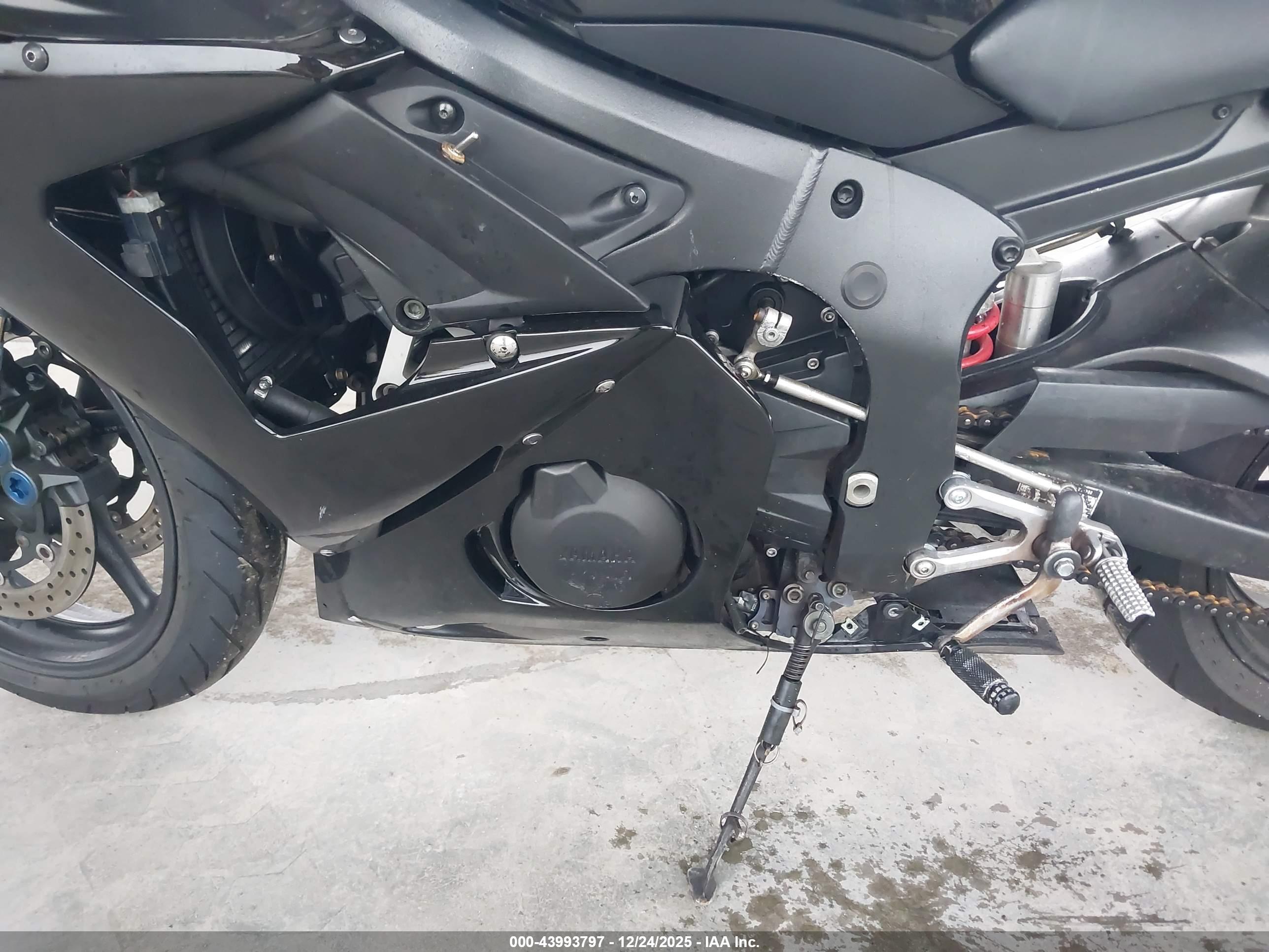 YAMAHA YZFR6 image 9