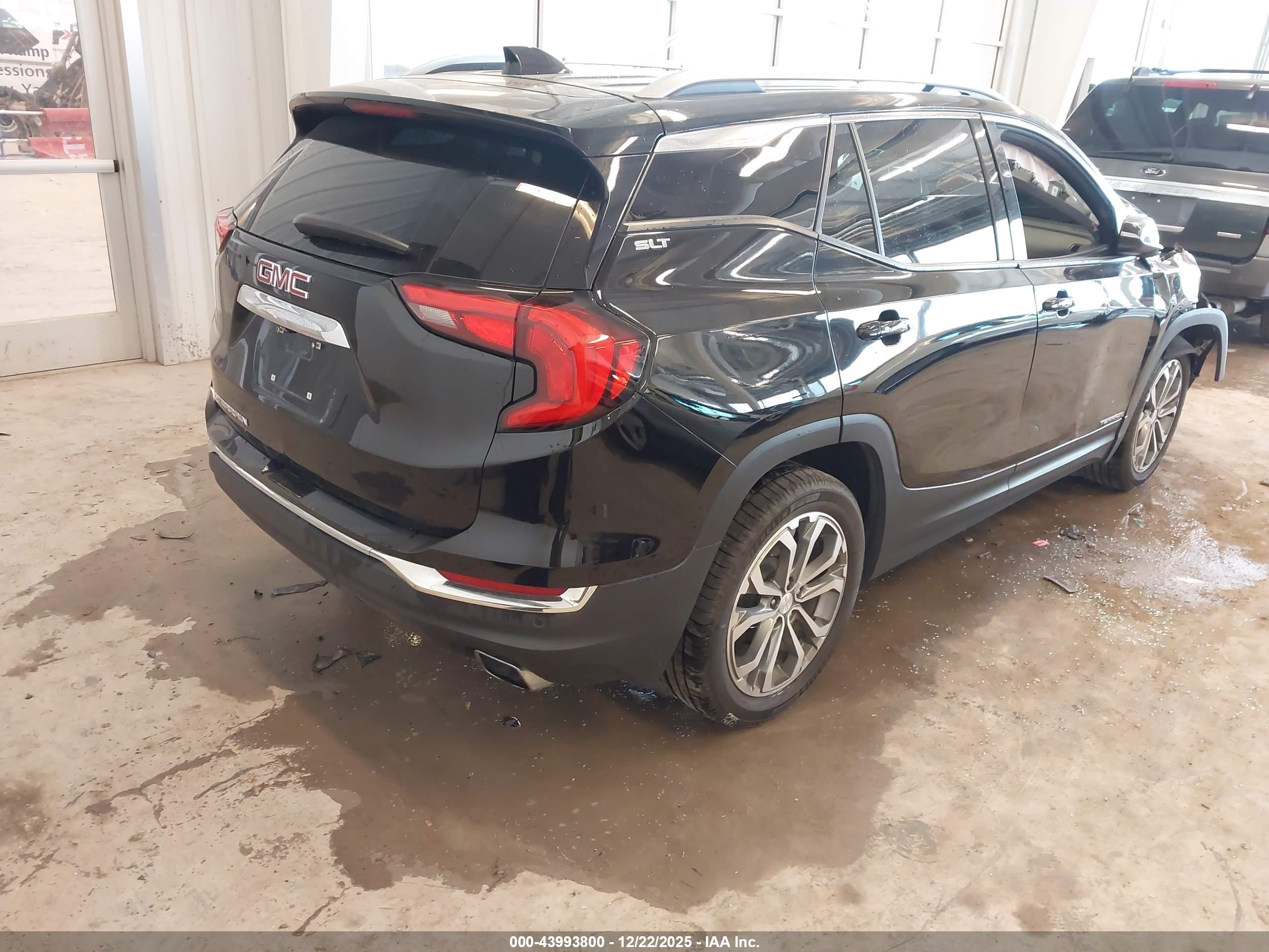 GMC TERRAIN image 4