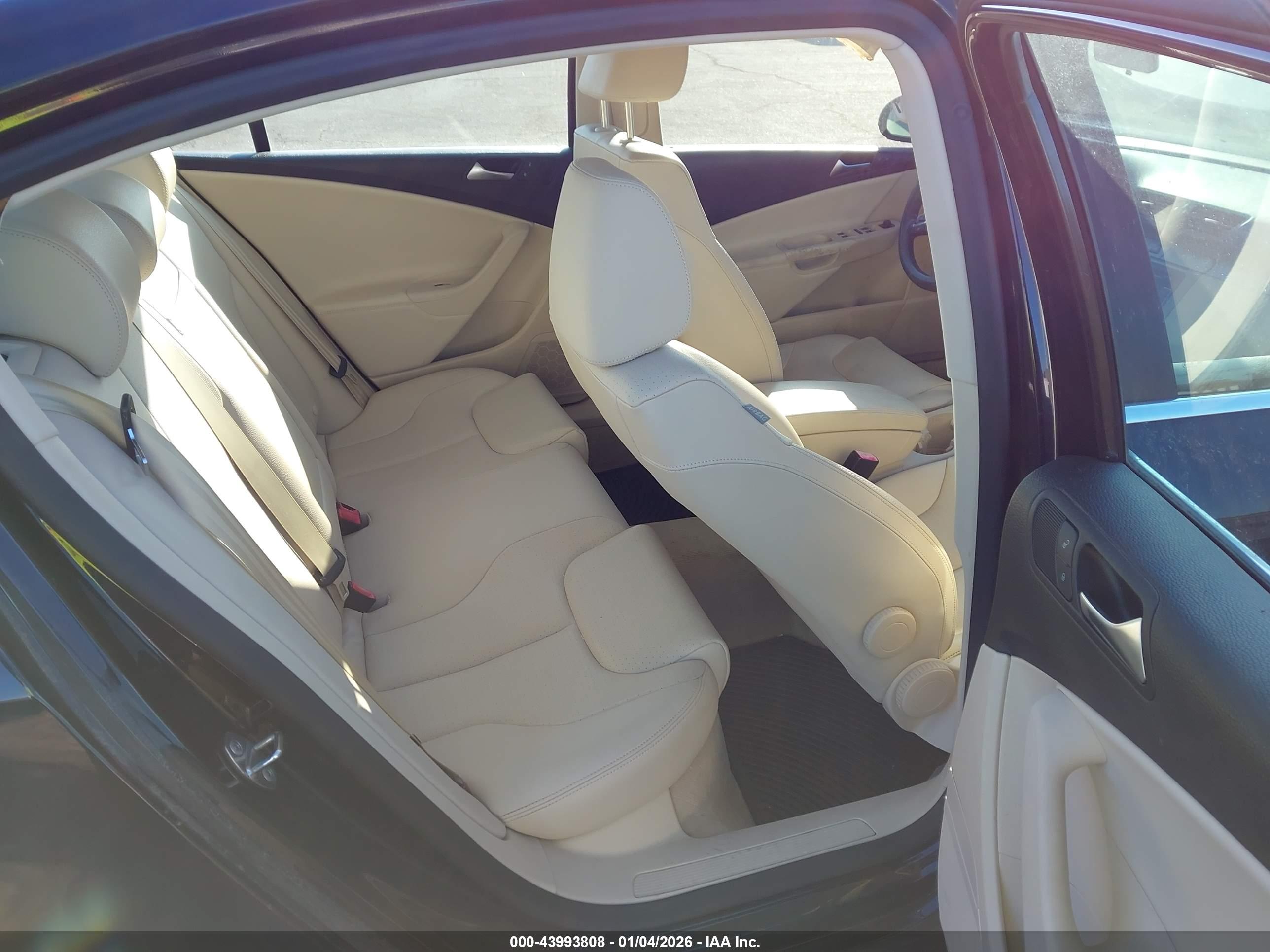 VOLKSWAGEN PASSAT image 8