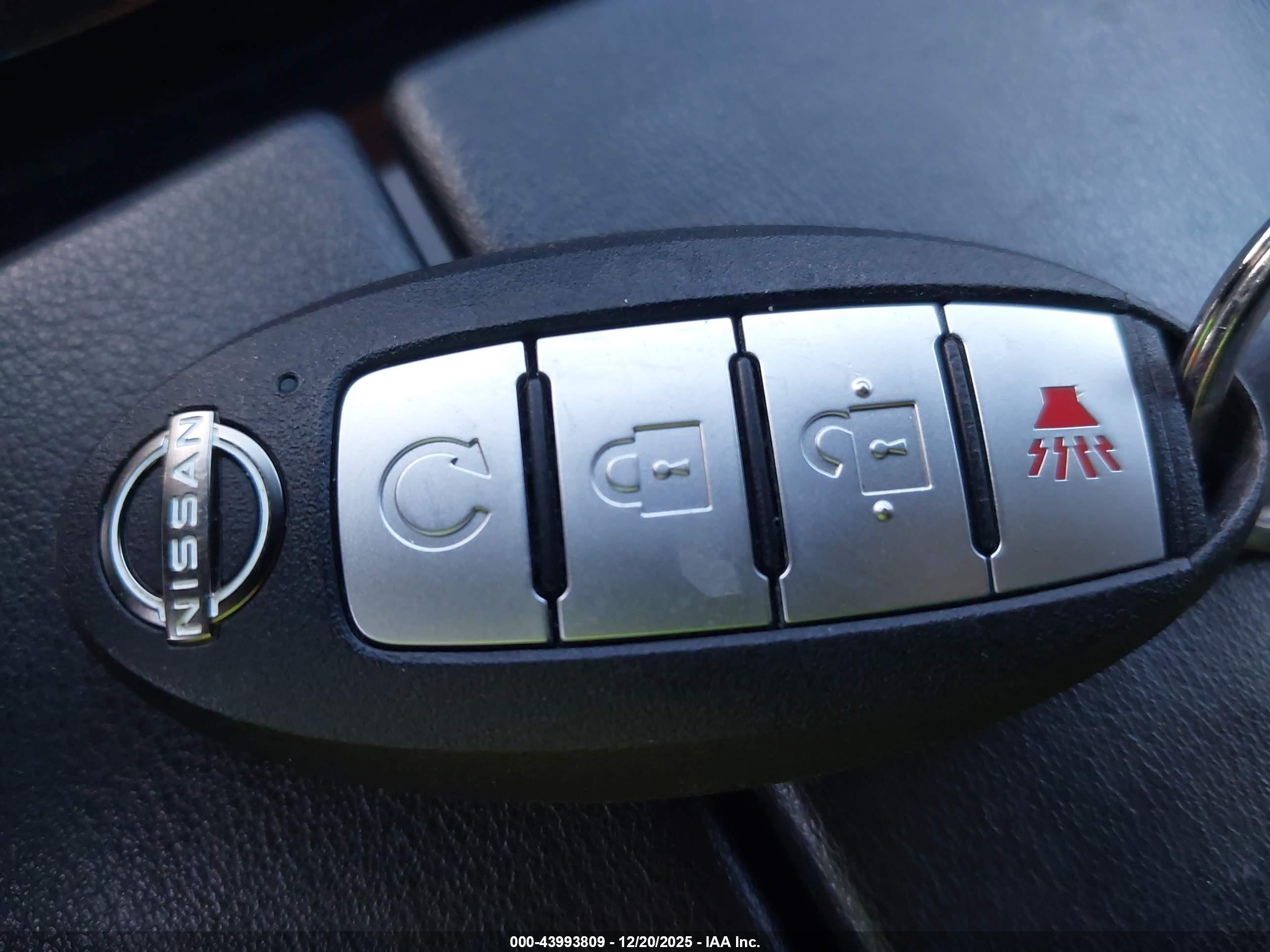 NISSAN ROGUE image 11