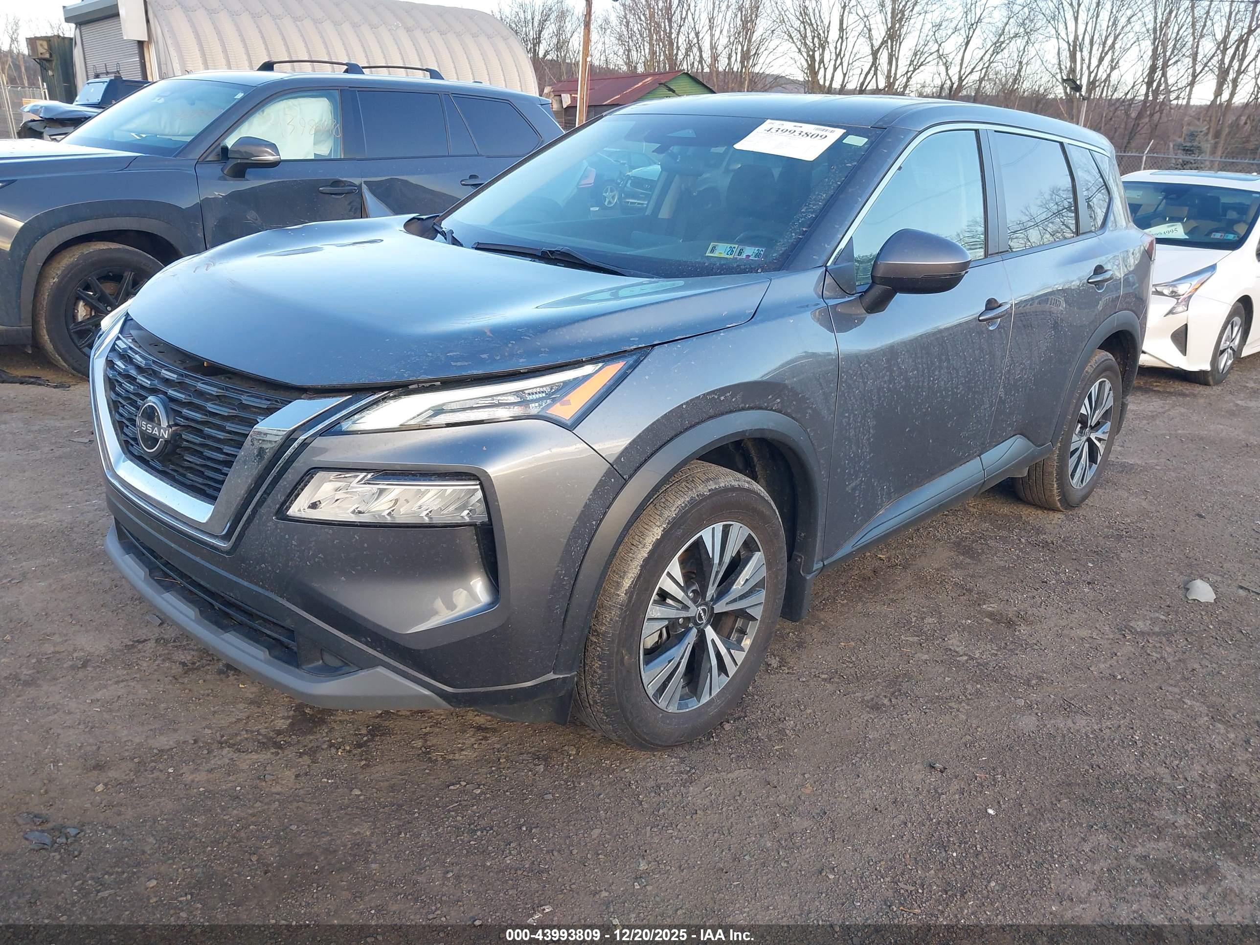 NISSAN ROGUE image 2