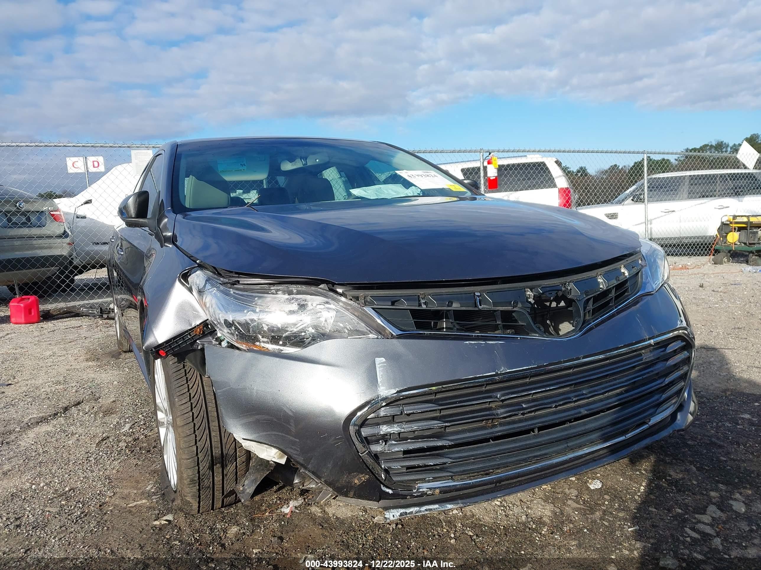 TOYOTA AVALON image 6