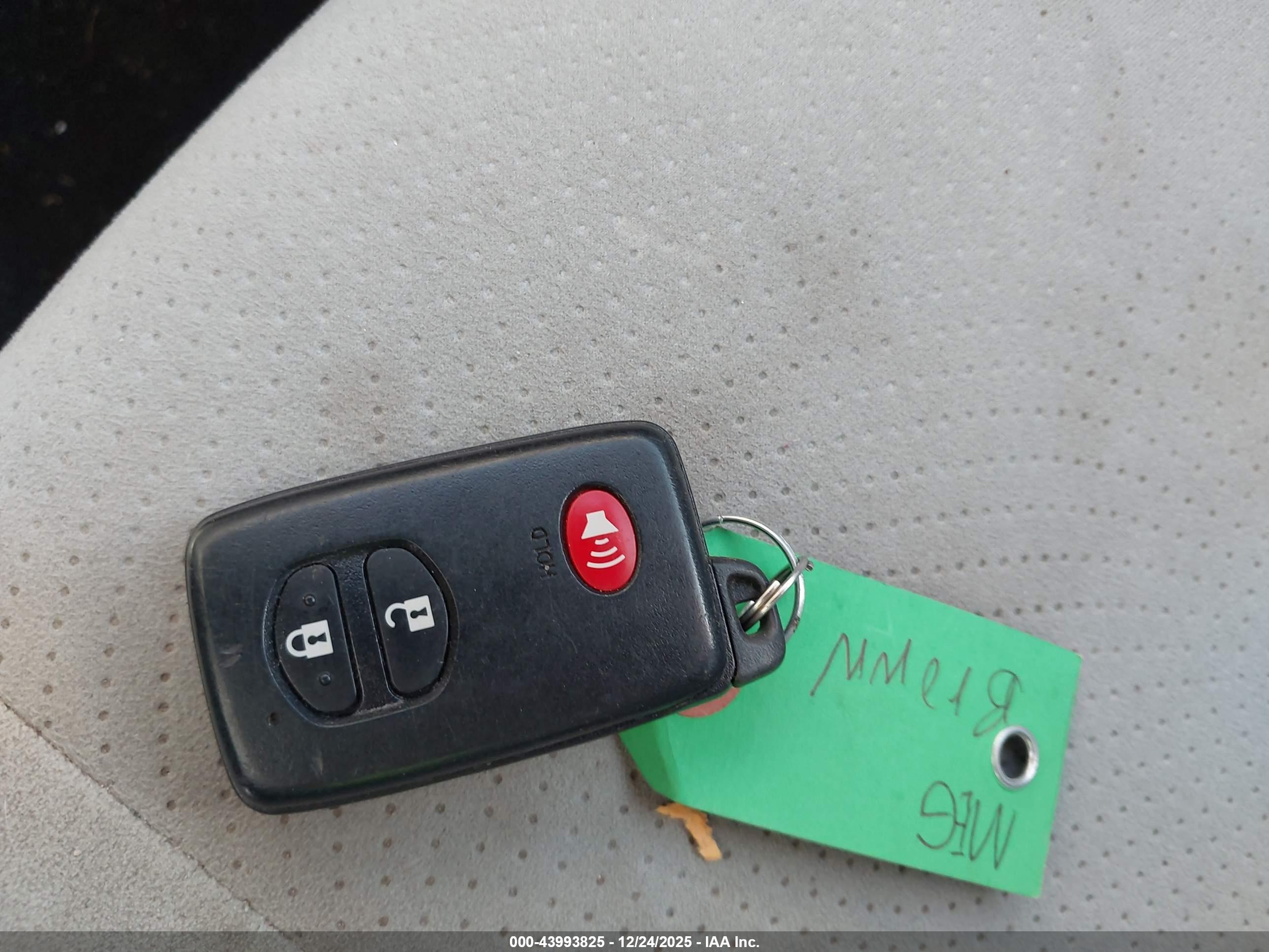 TOYOTA PRIUS image 11
