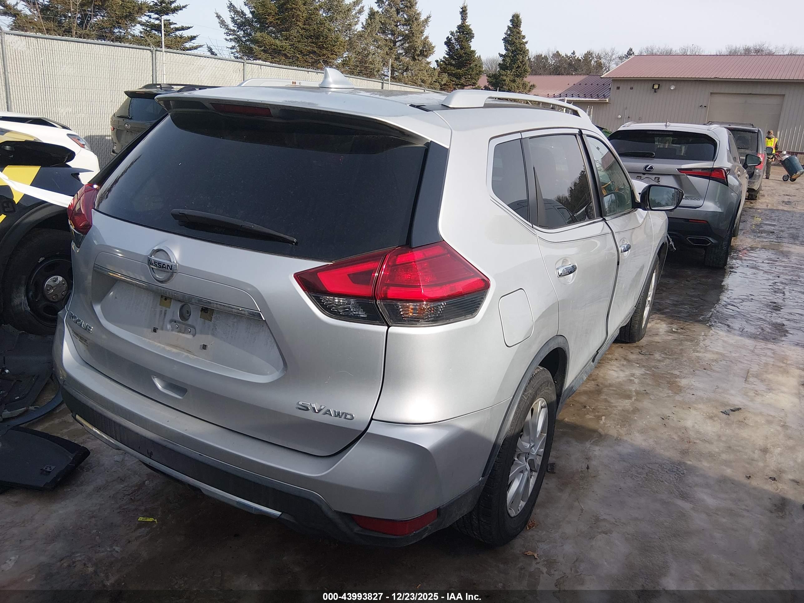 NISSAN ROGUE image 4